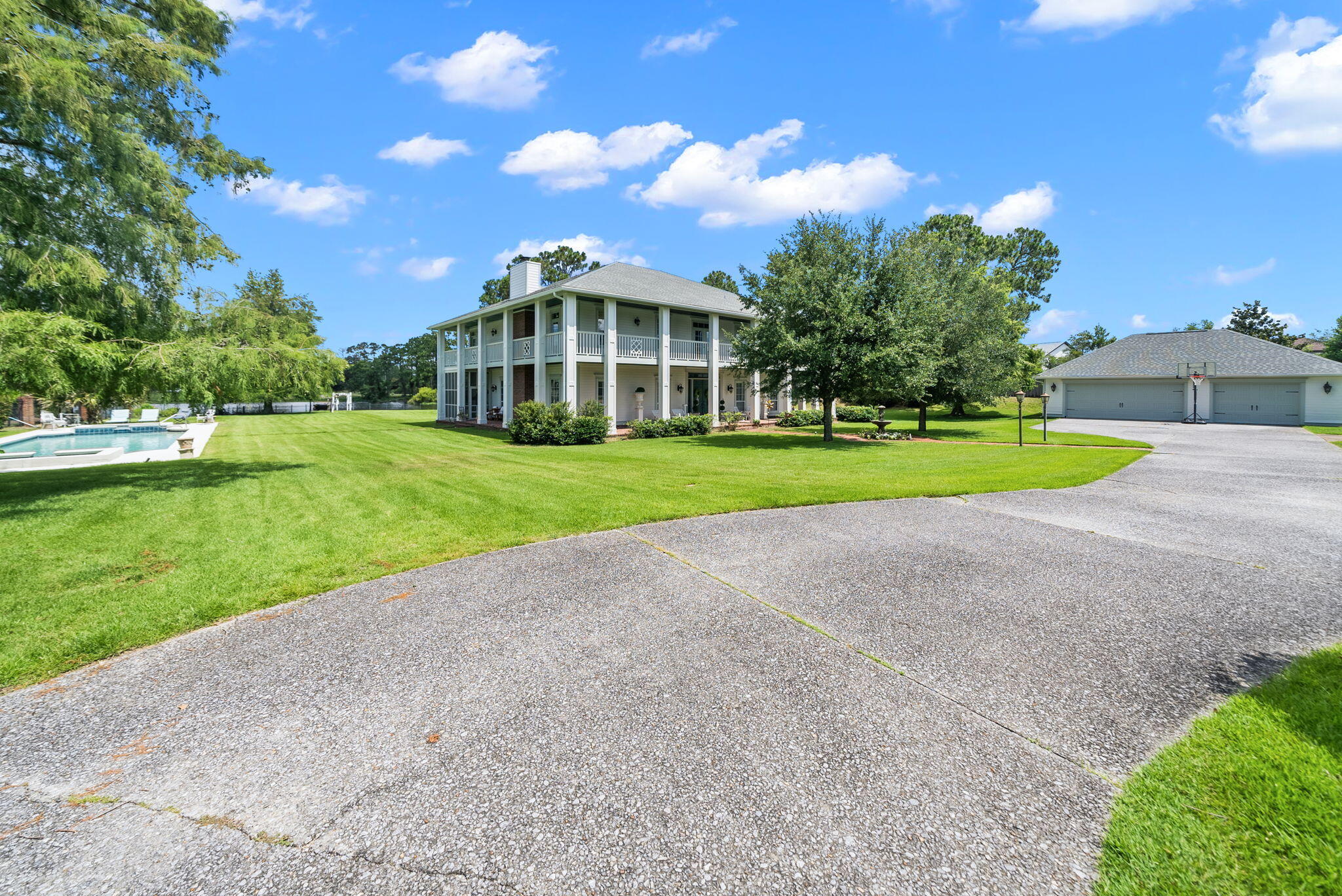 131 Legend Lakes Drive