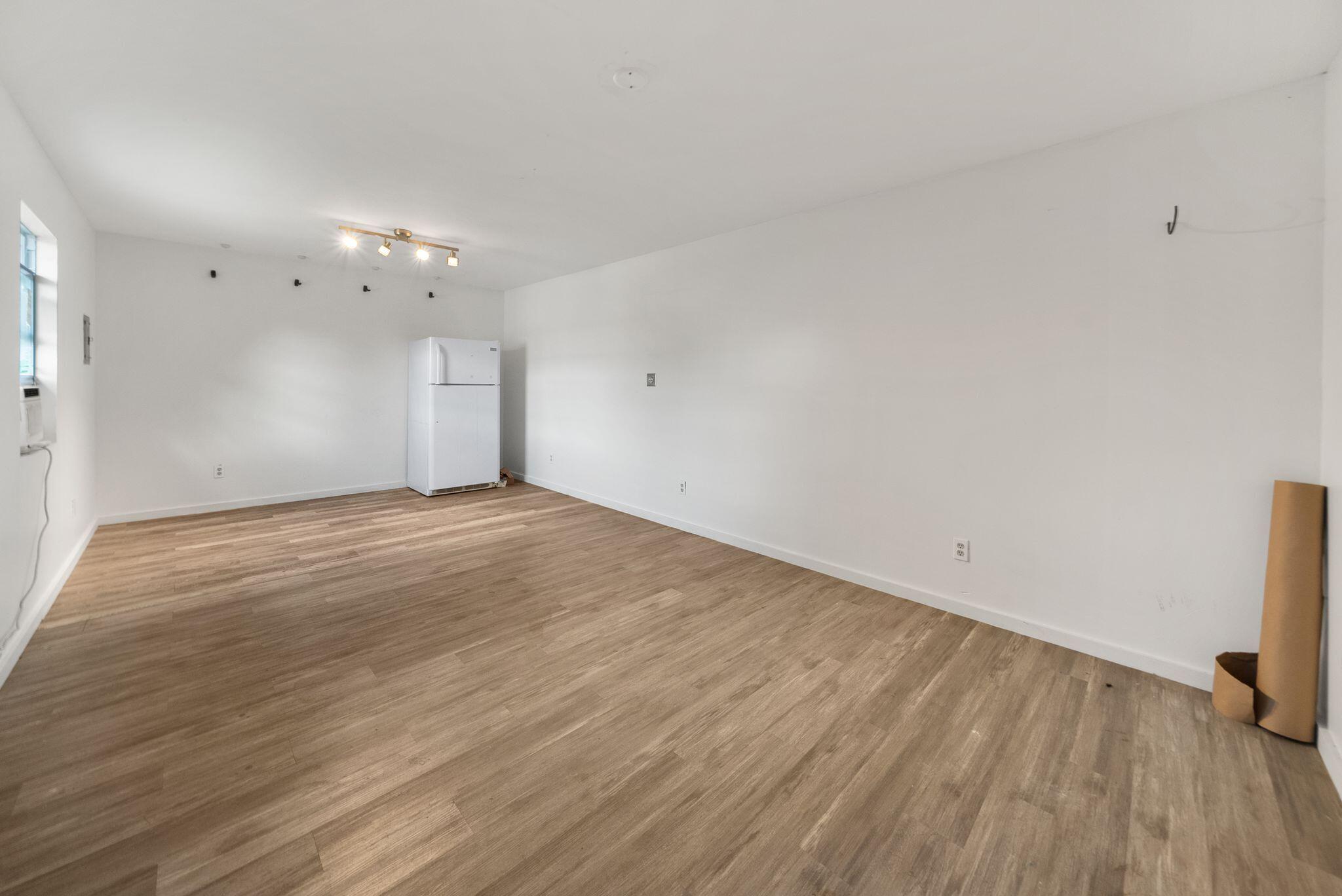904 E 2nd Court