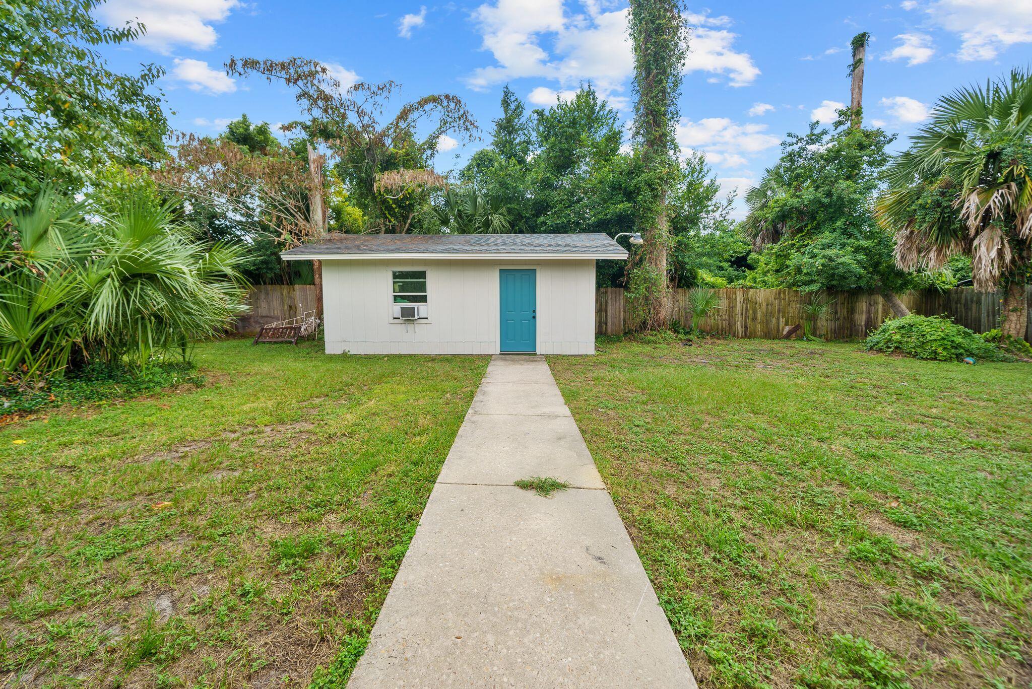 904 E 2nd Court