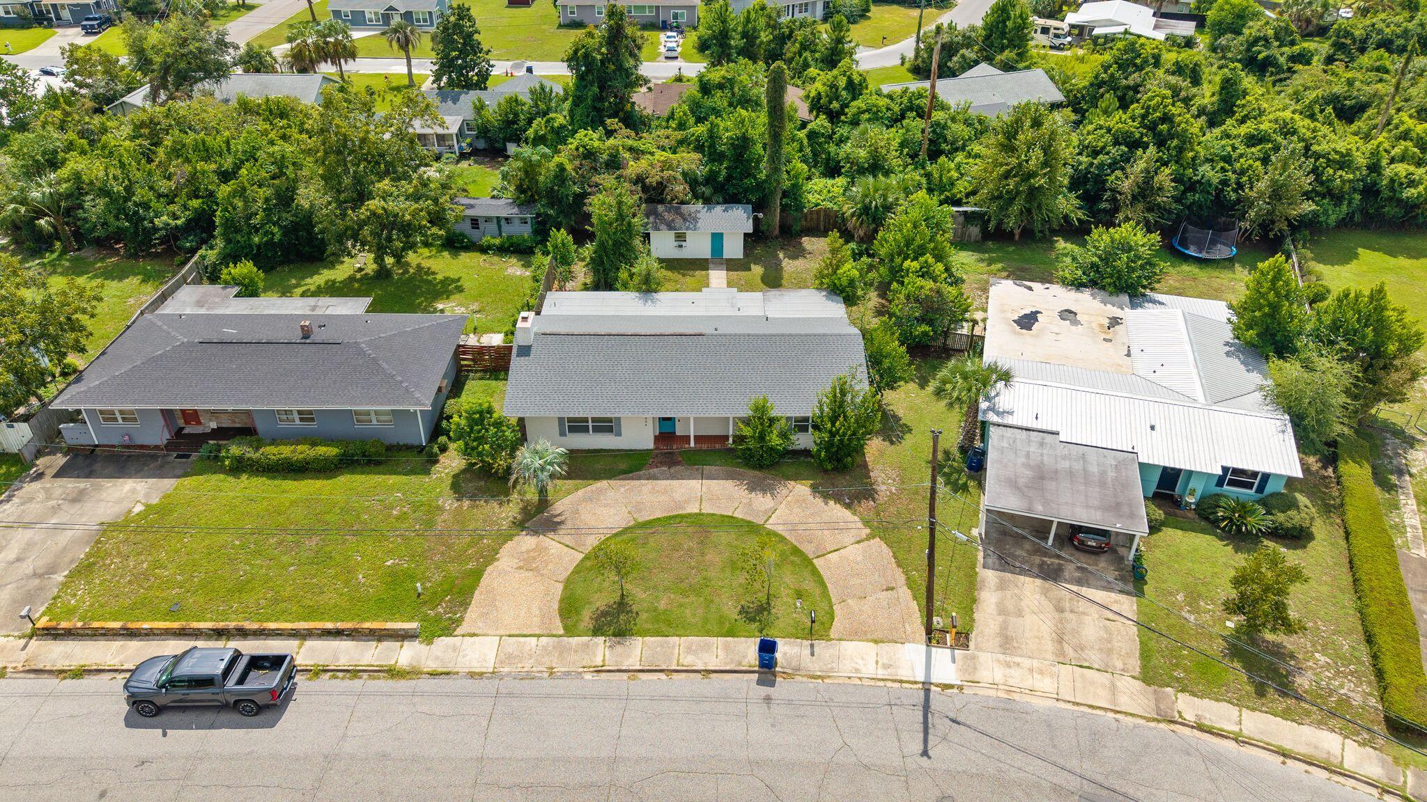 904 E 2nd Court