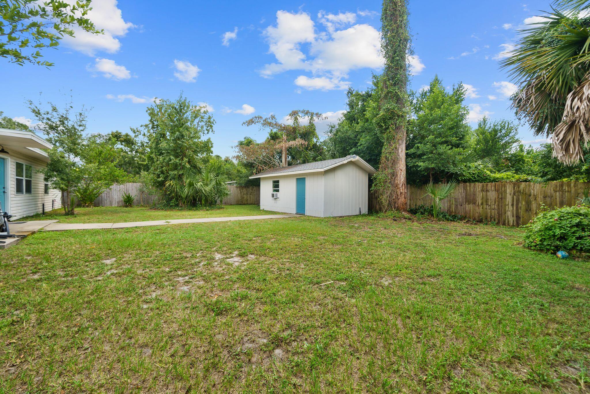 904 E 2nd Court