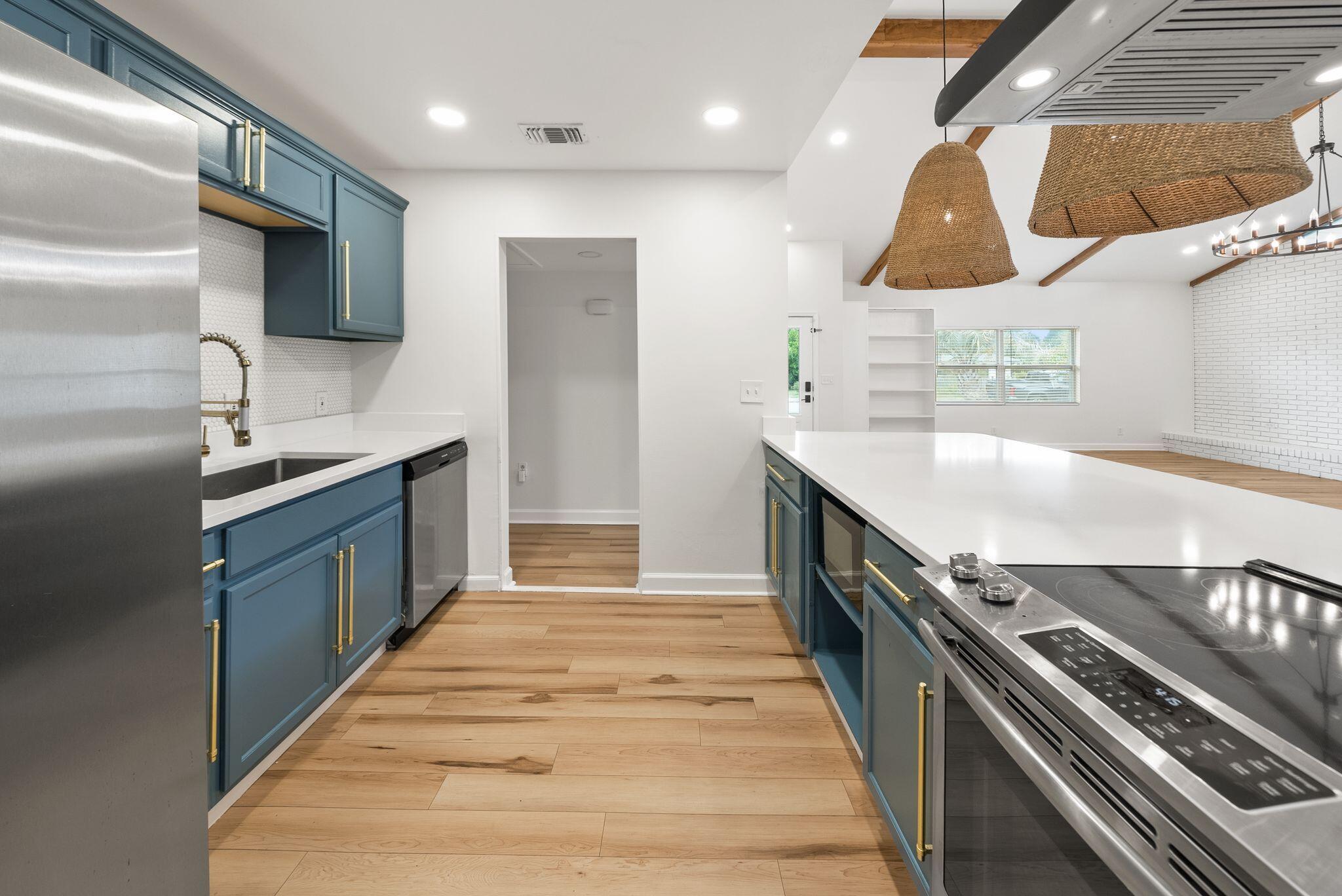 904 E 2nd Court