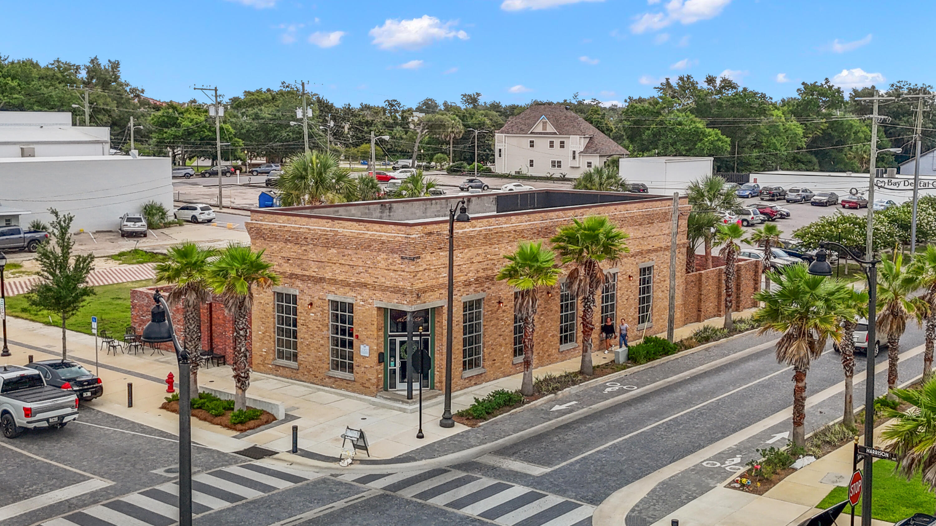 904 E 2nd Court