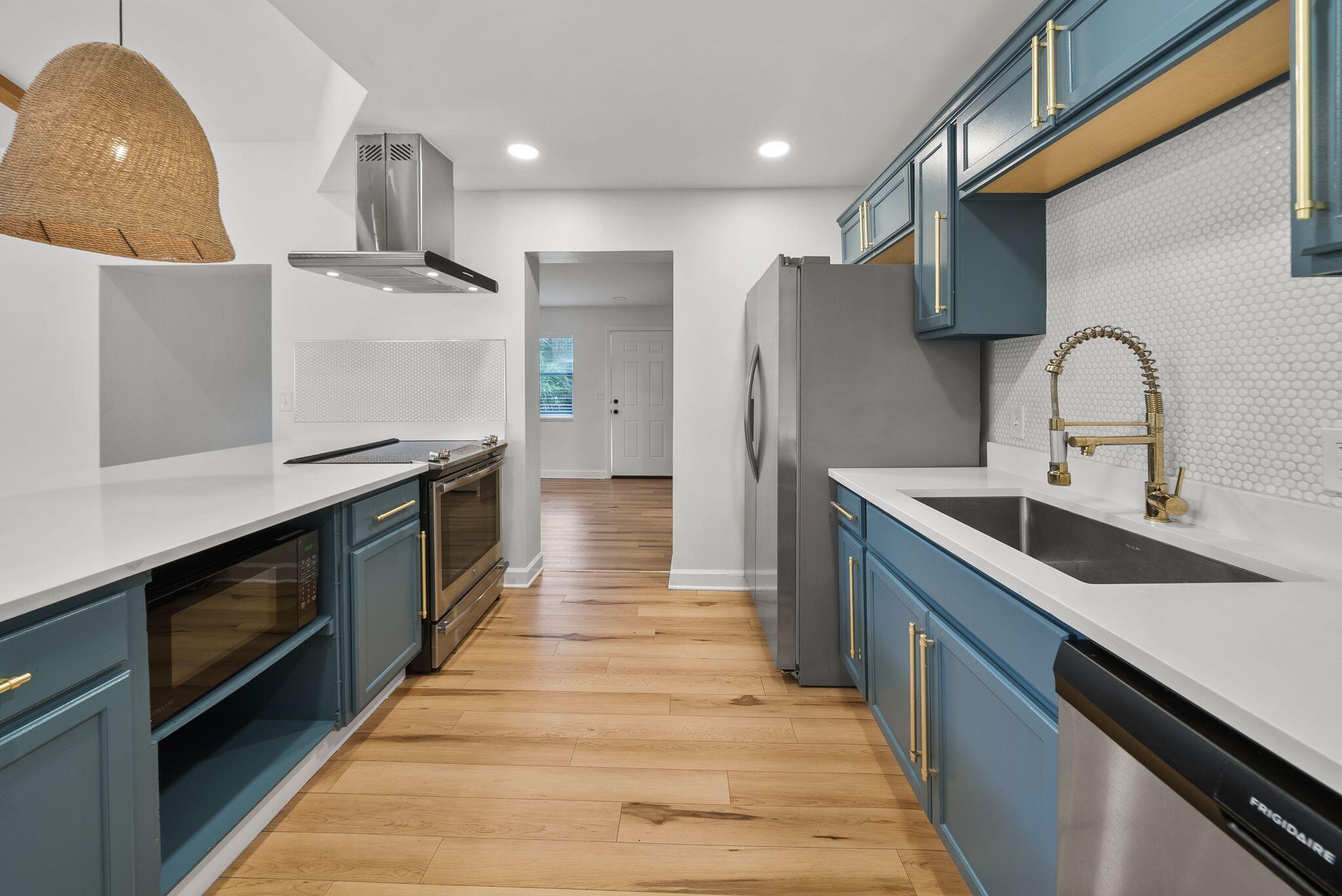 904 E 2nd Court