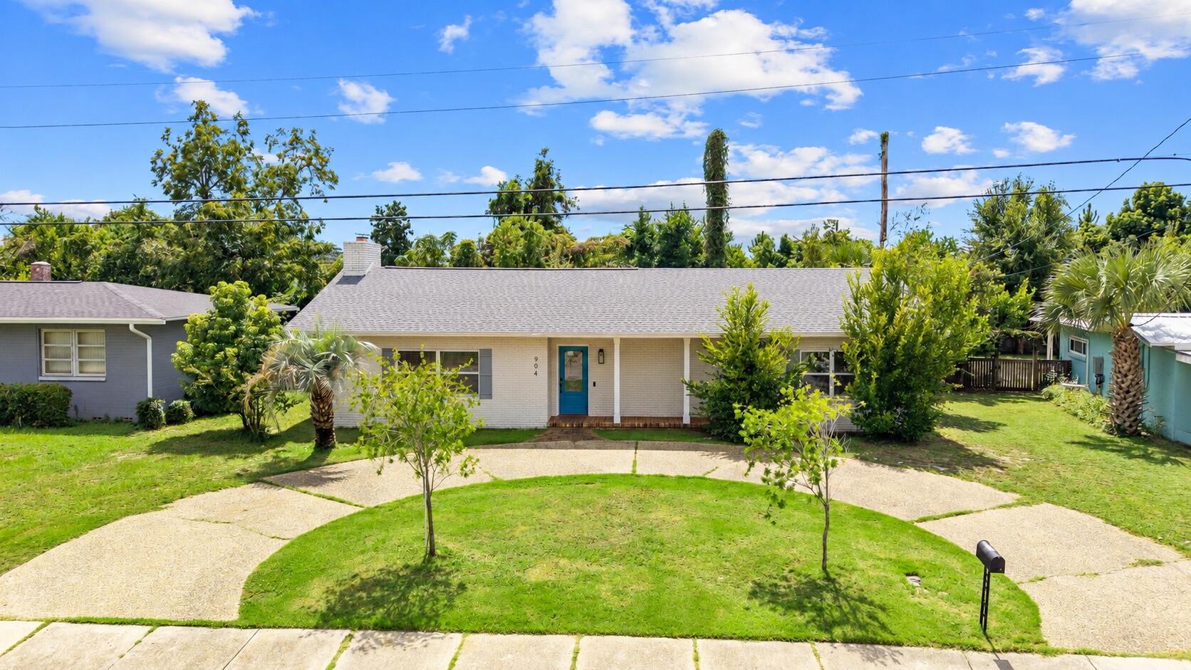 904 E 2nd Court