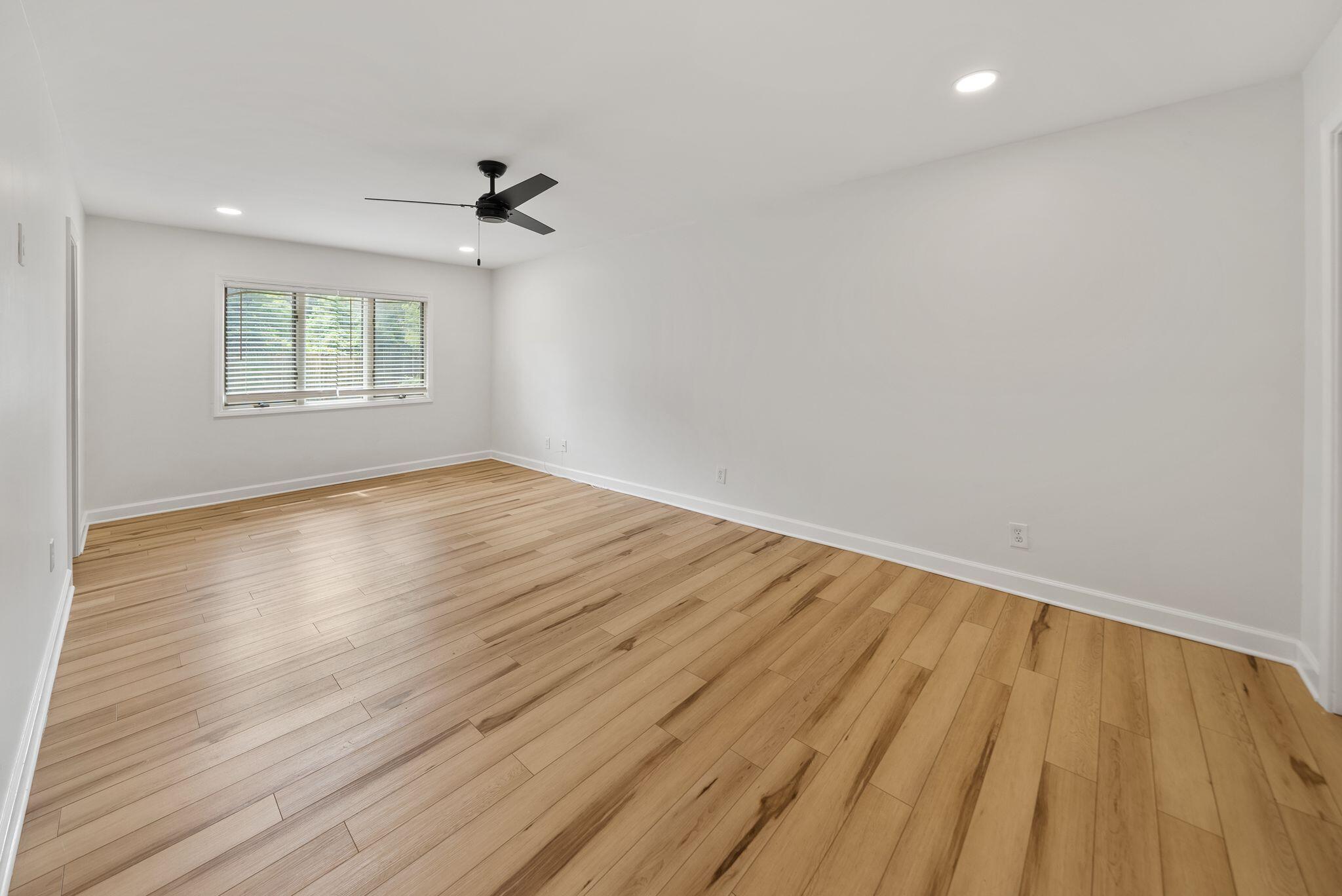 904 E 2nd Court