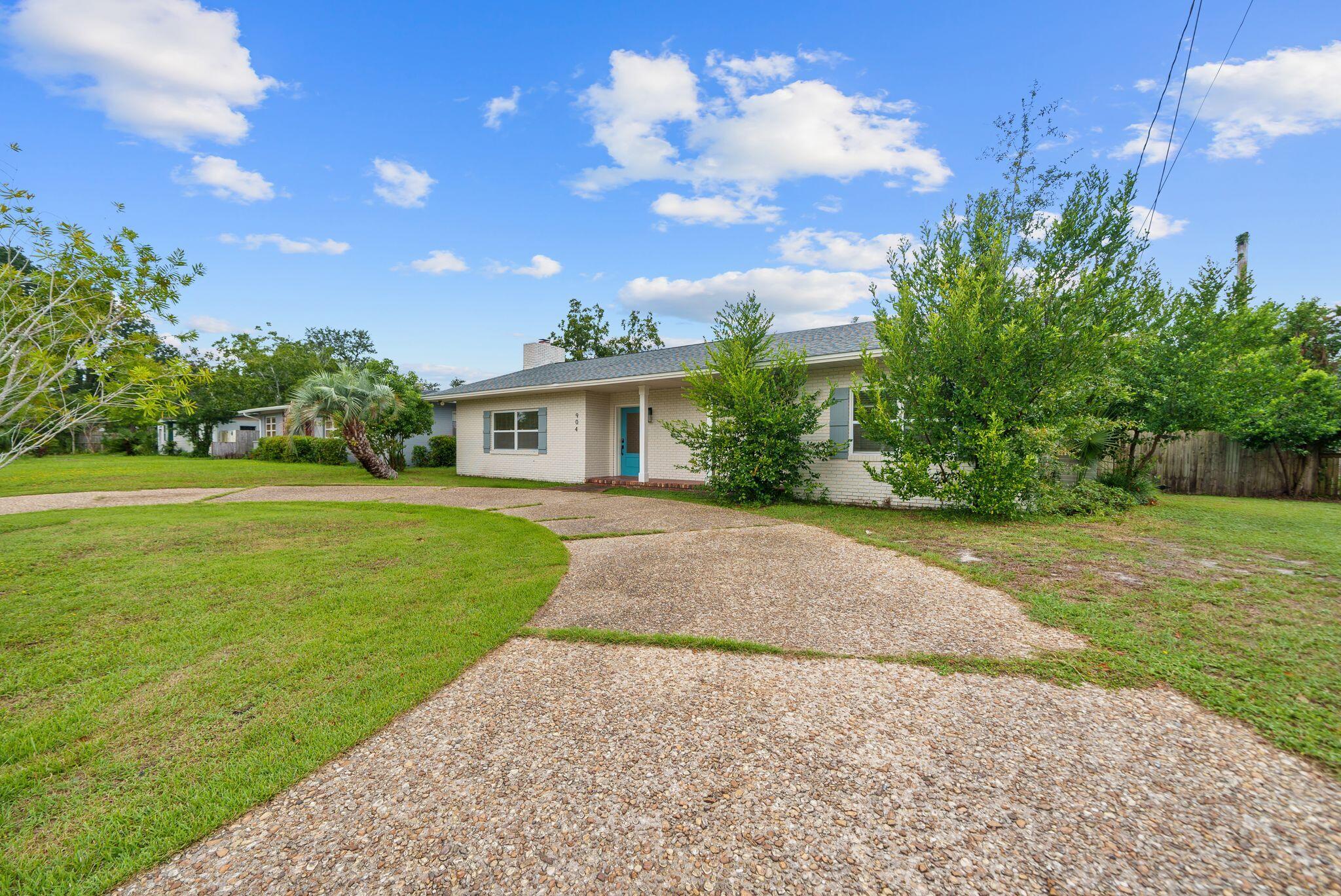 904 E 2nd Court