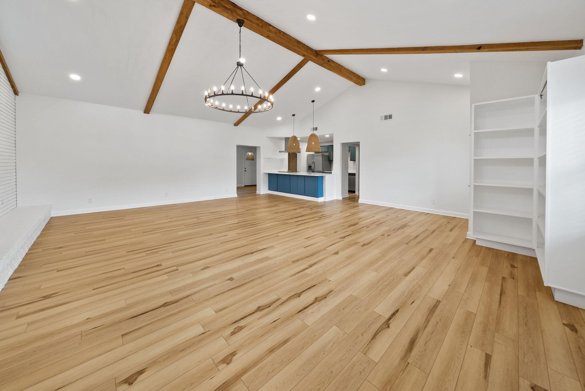 904 E 2nd Court