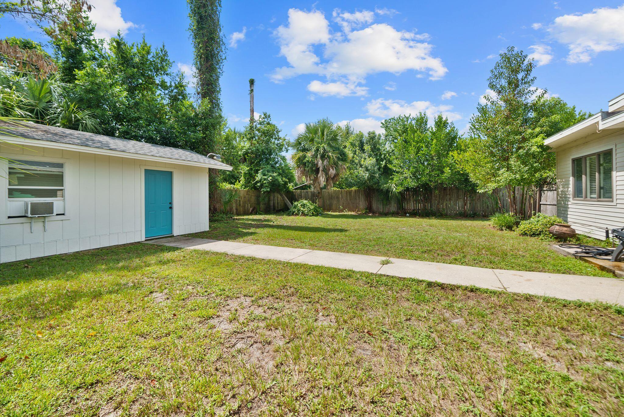 904 E 2nd Court
