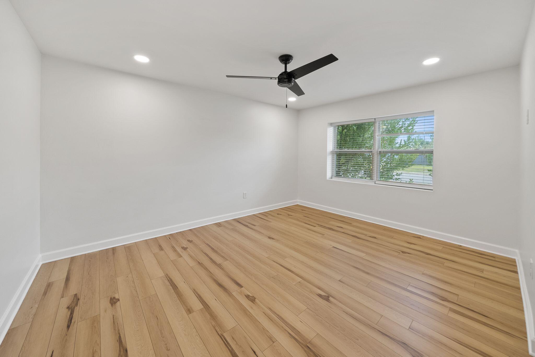 904 E 2nd Court