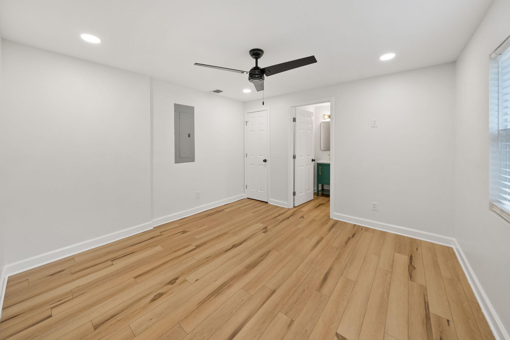 904 E 2nd Court