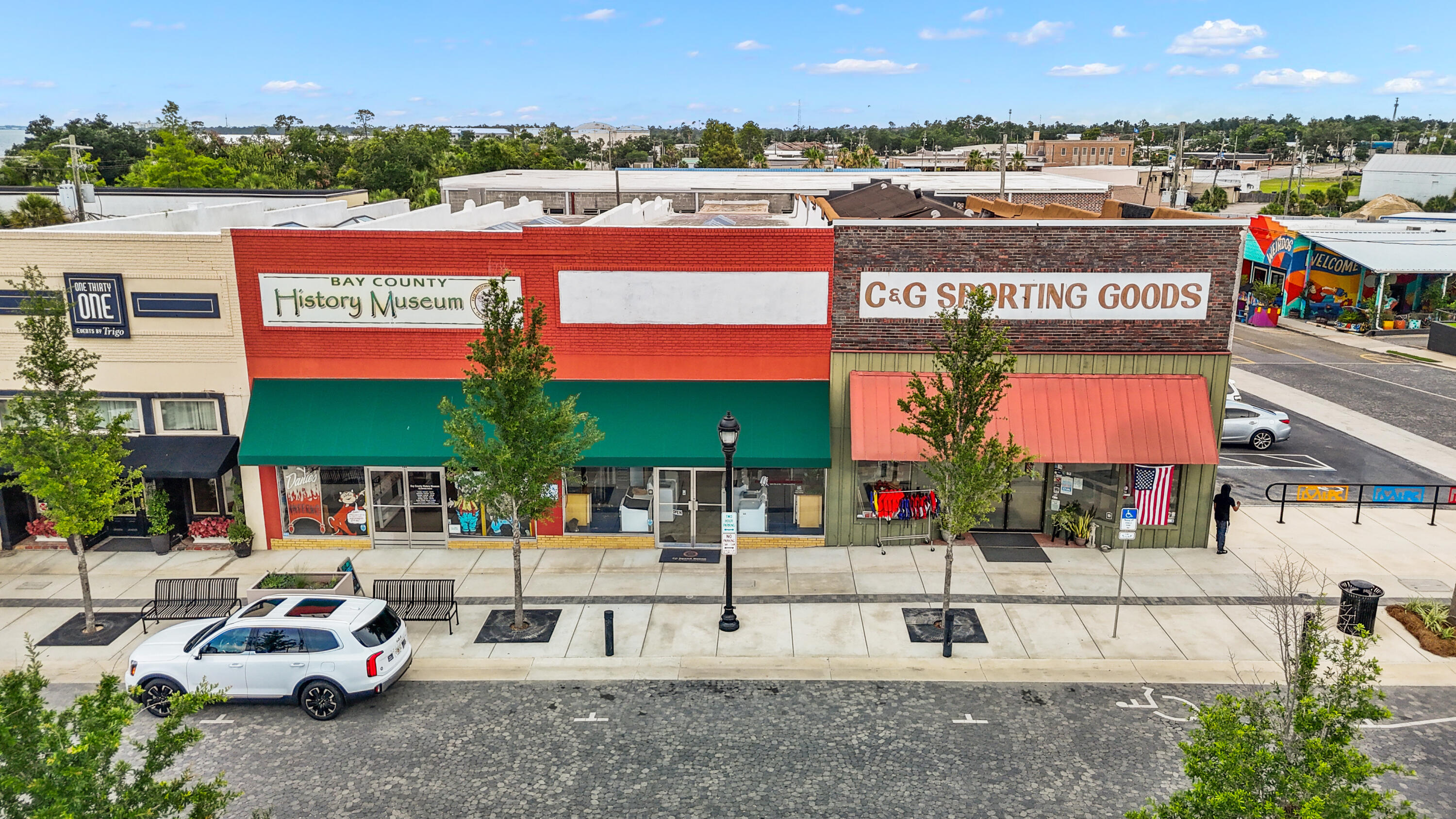 904 E 2nd Court