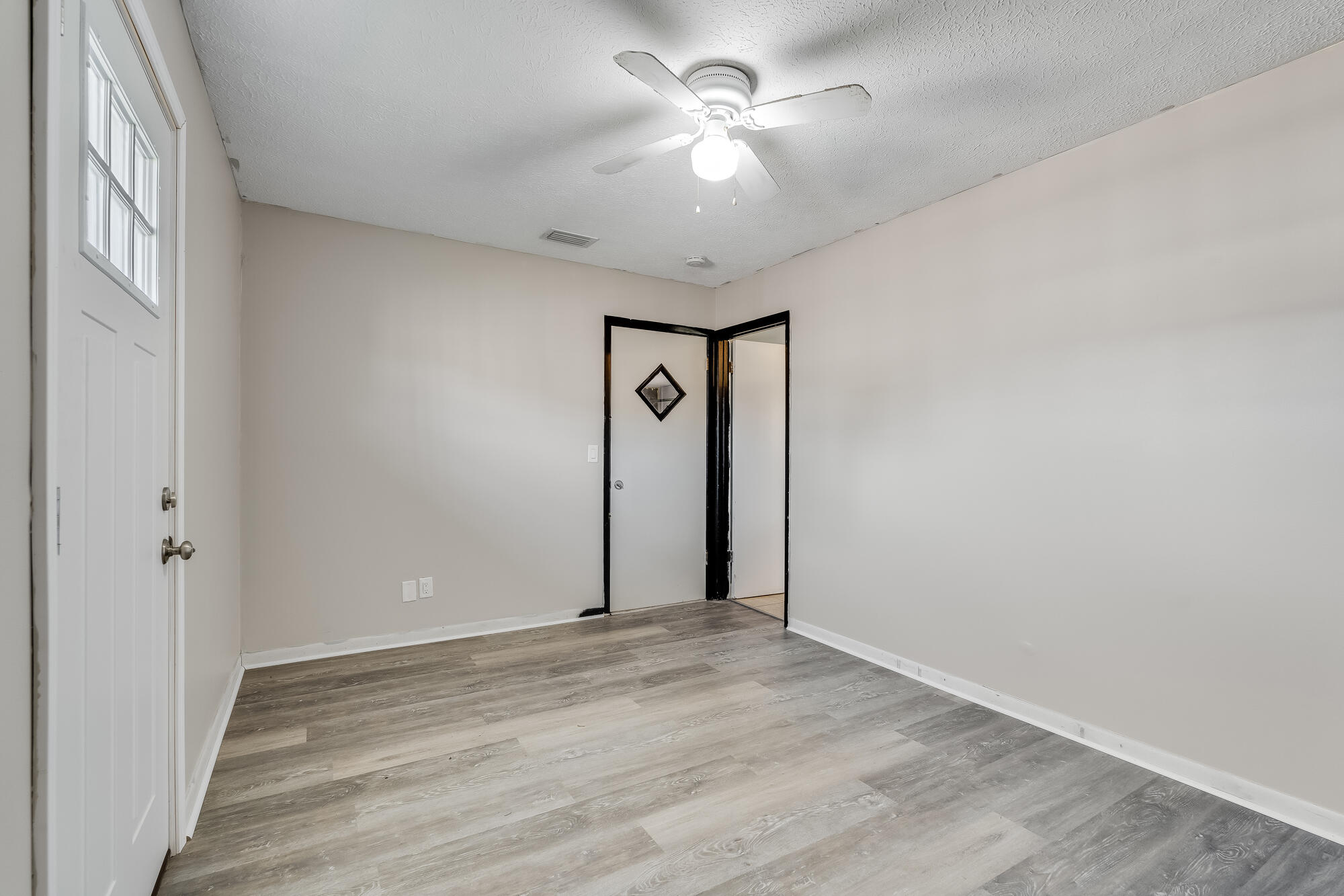 208 W 34Th Place