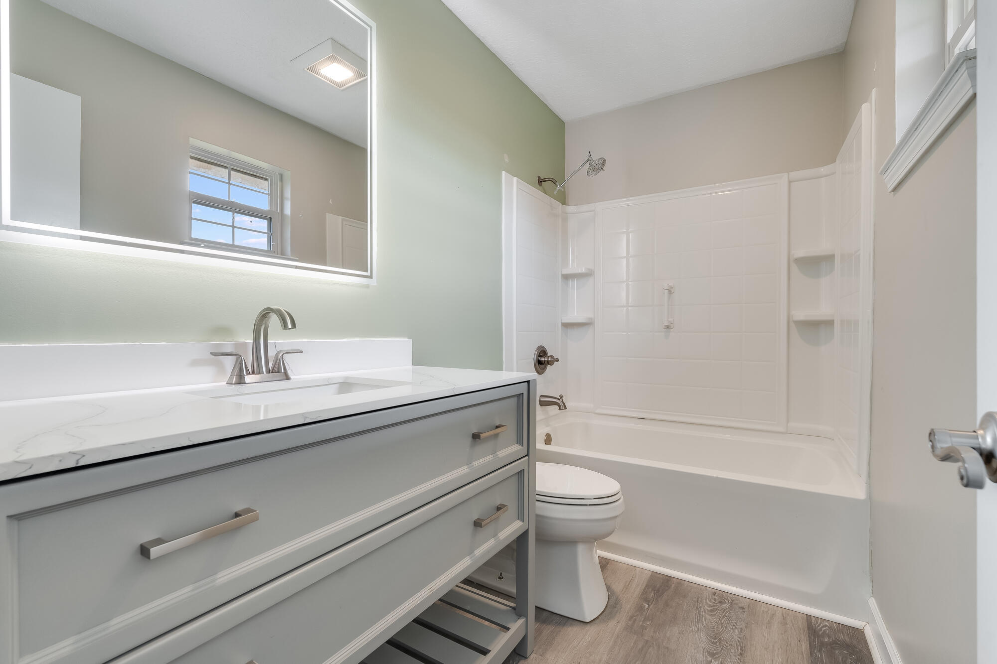 208 W 34Th Place