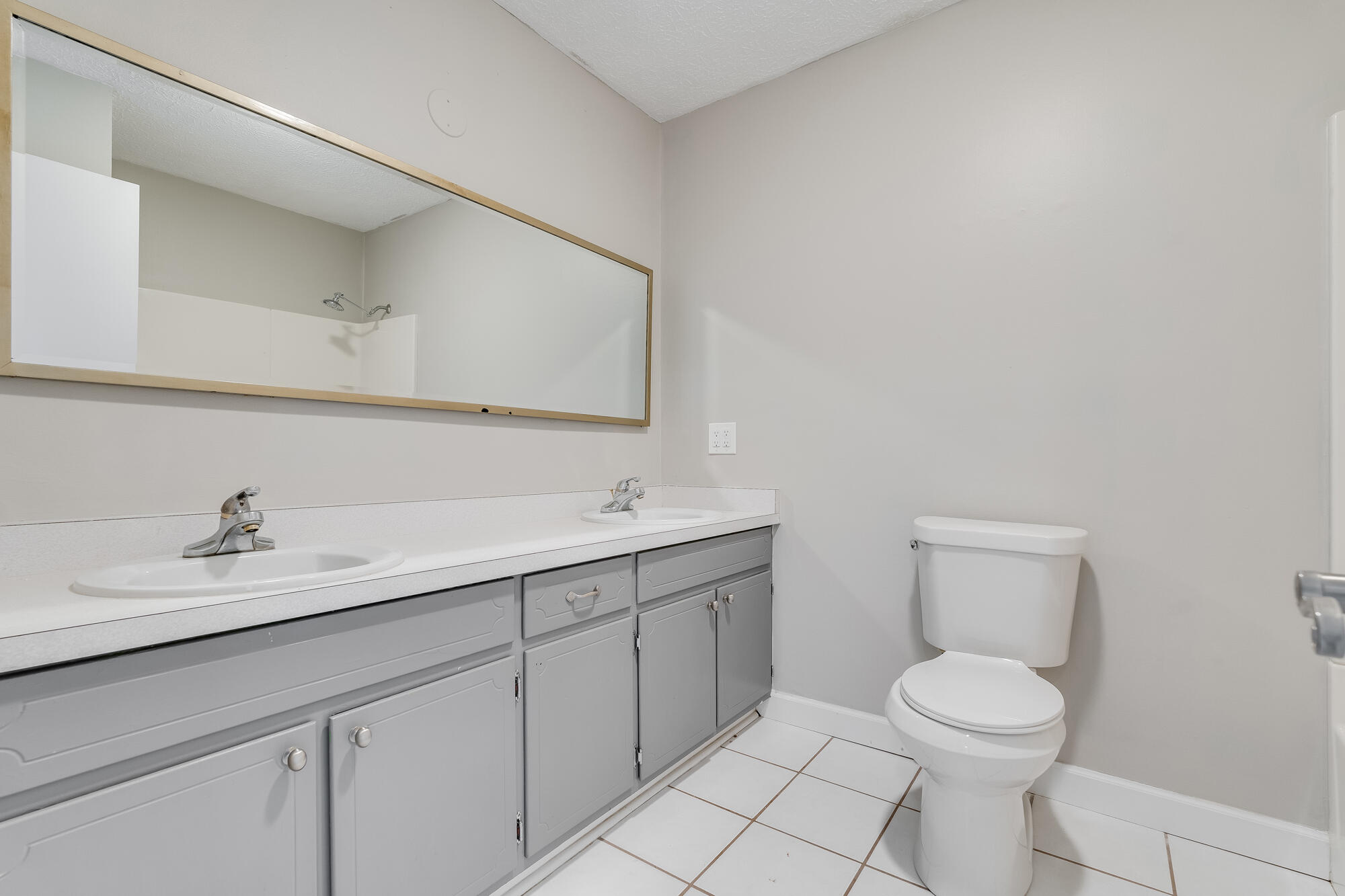 208 W 34Th Place