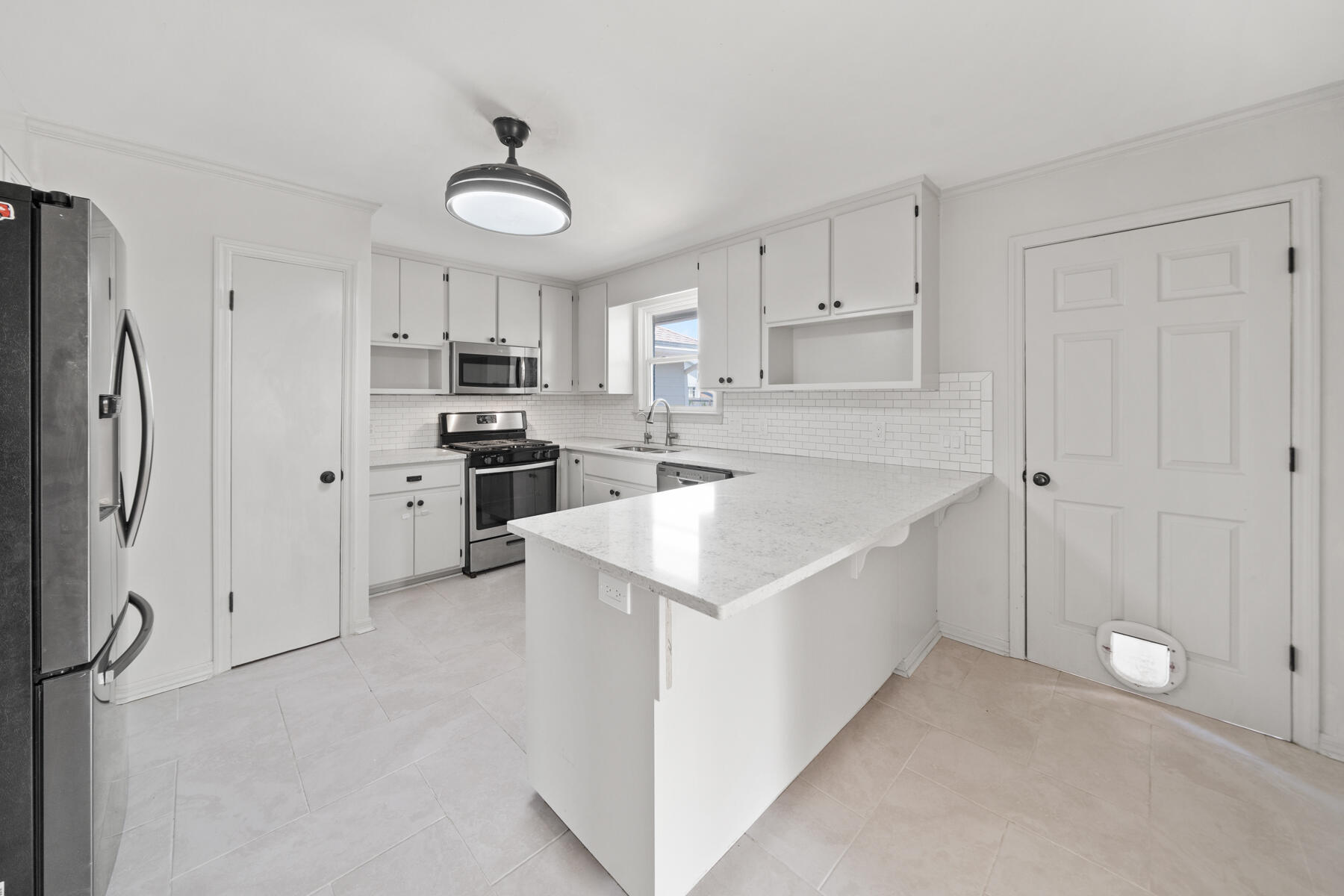 102 N Cove Boulevard