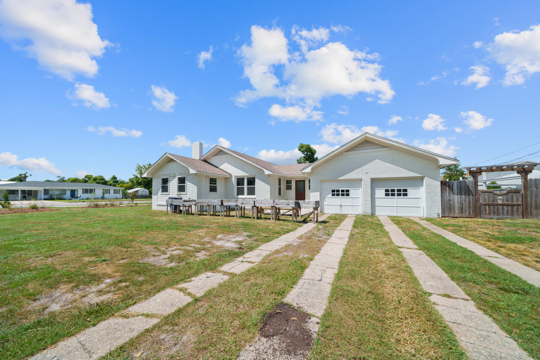 102 N Cove Boulevard