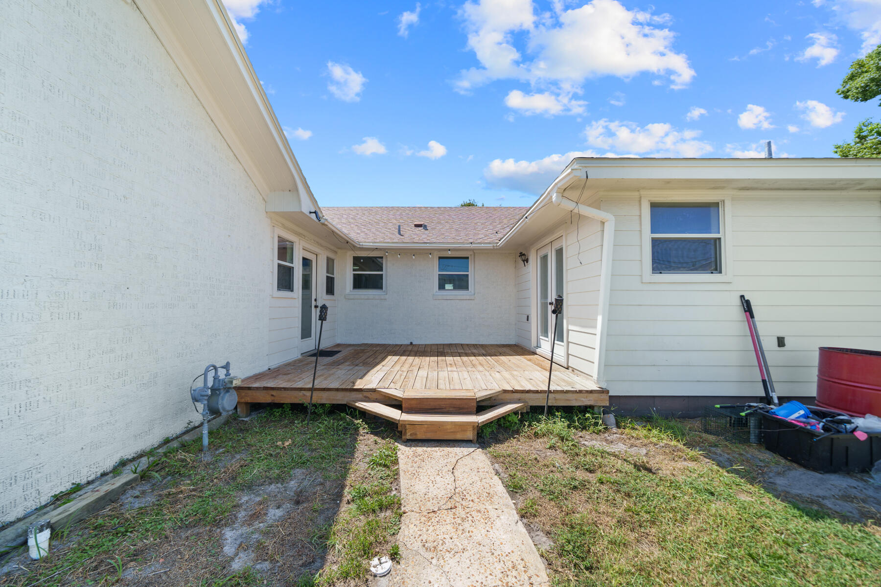 102 N Cove Boulevard