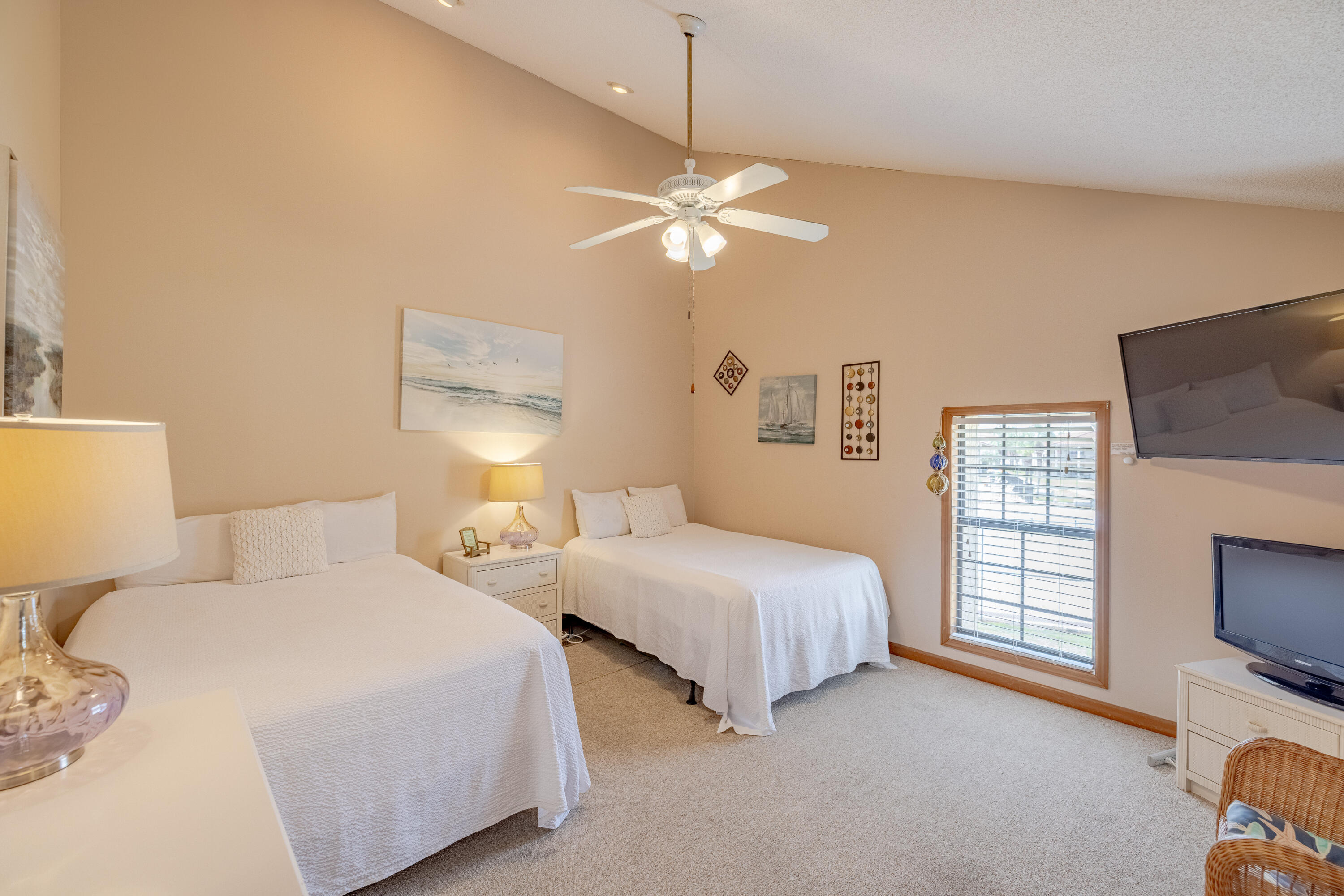 17462 Front Beach, 41D