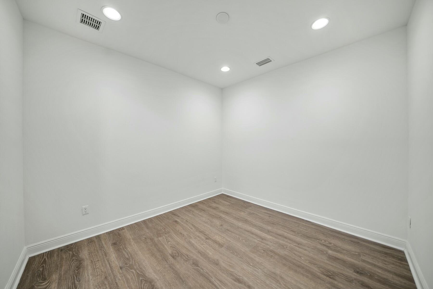 8400 Dockside Place