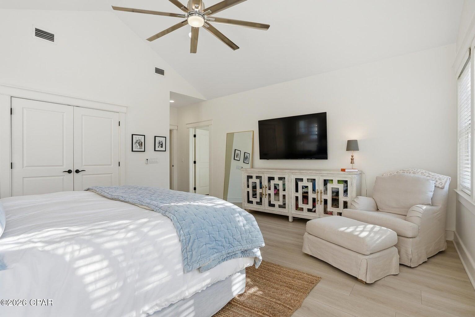 1224 W Lakewalk Circle
