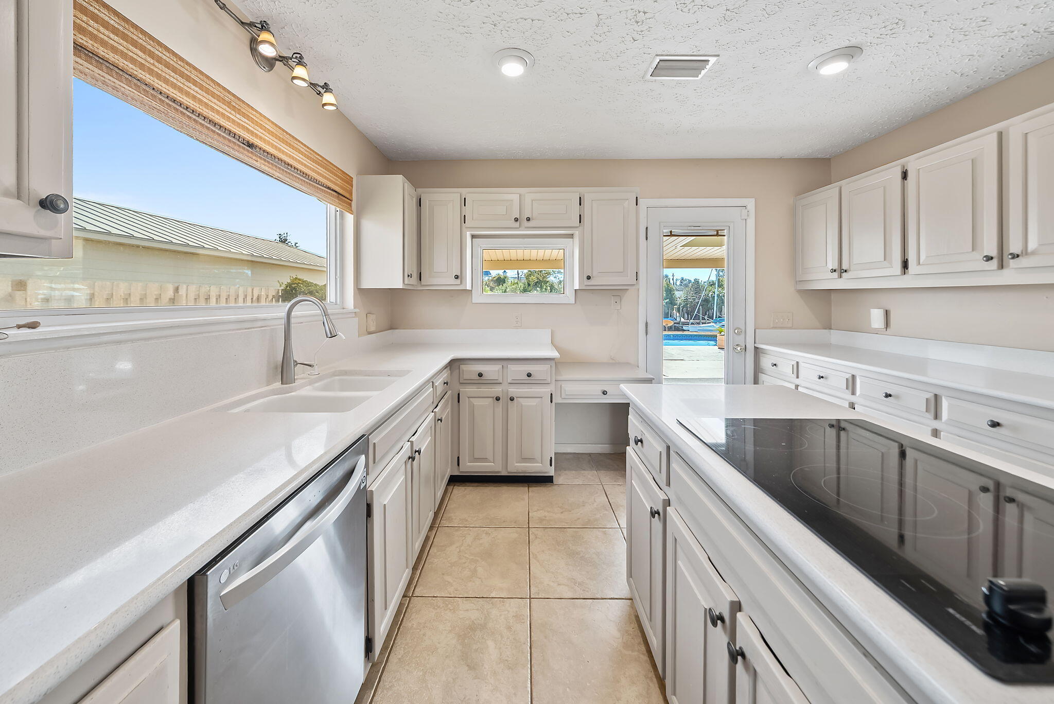 2661 Island View Drive