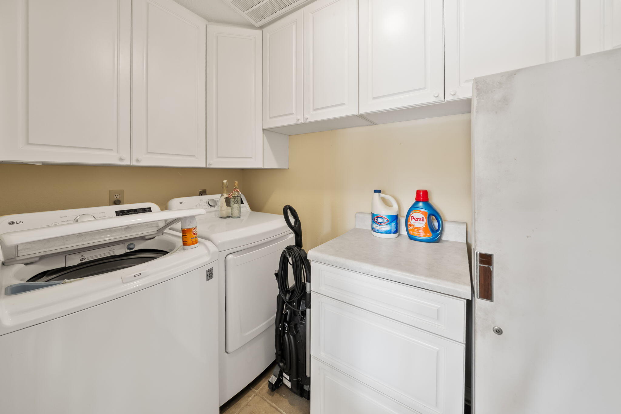 2661 Island View Drive