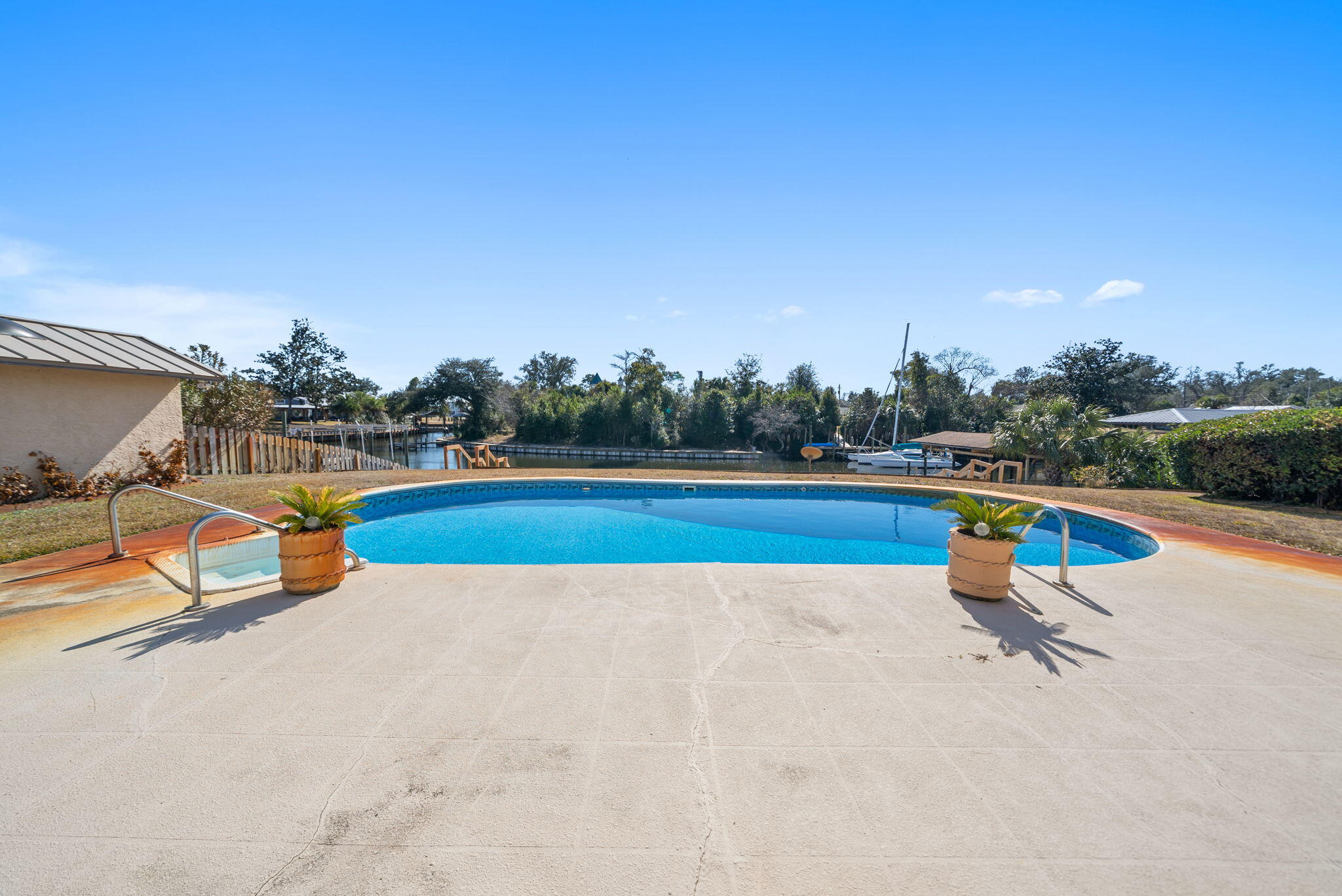 2661 Island View Drive