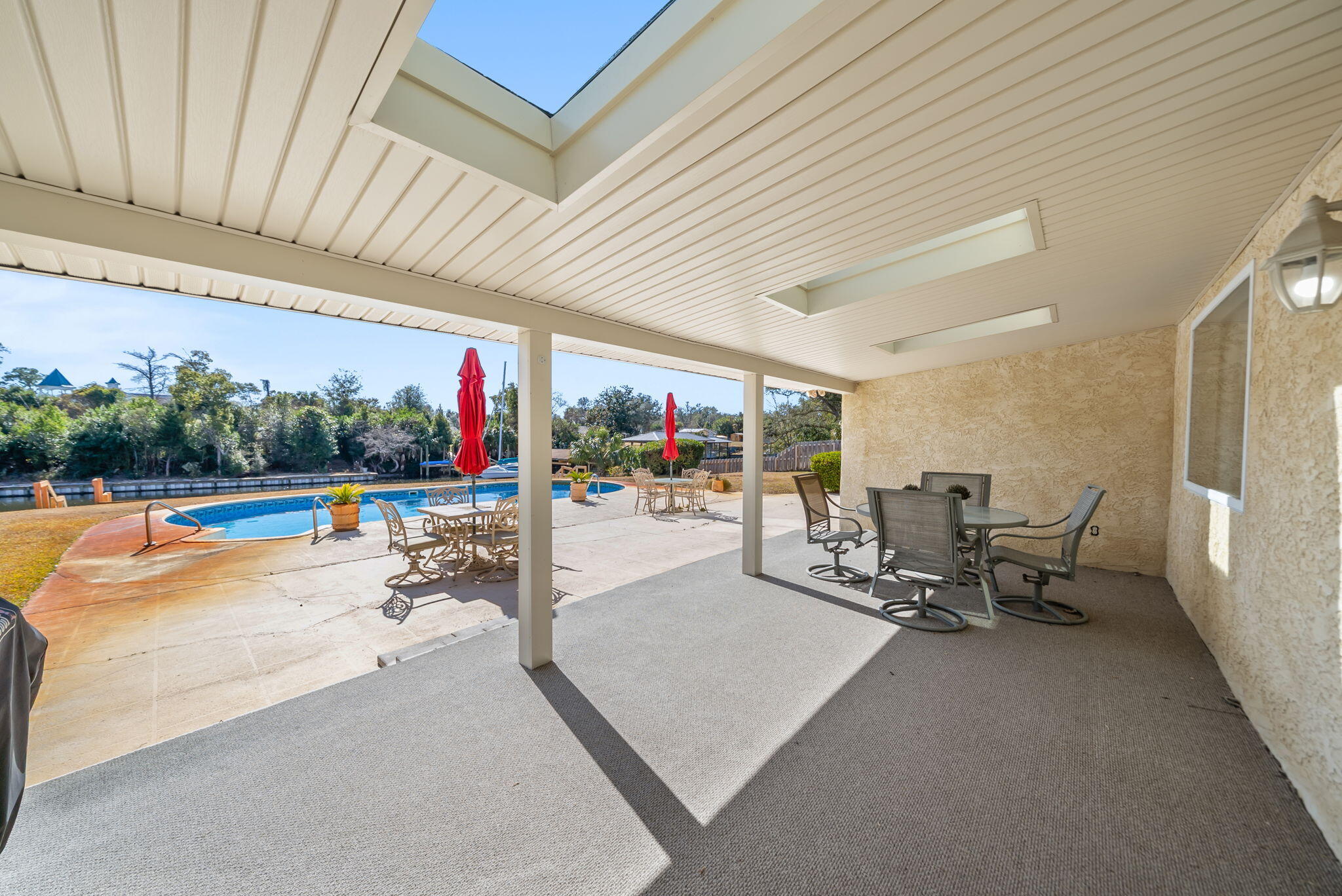 2661 Island View Drive
