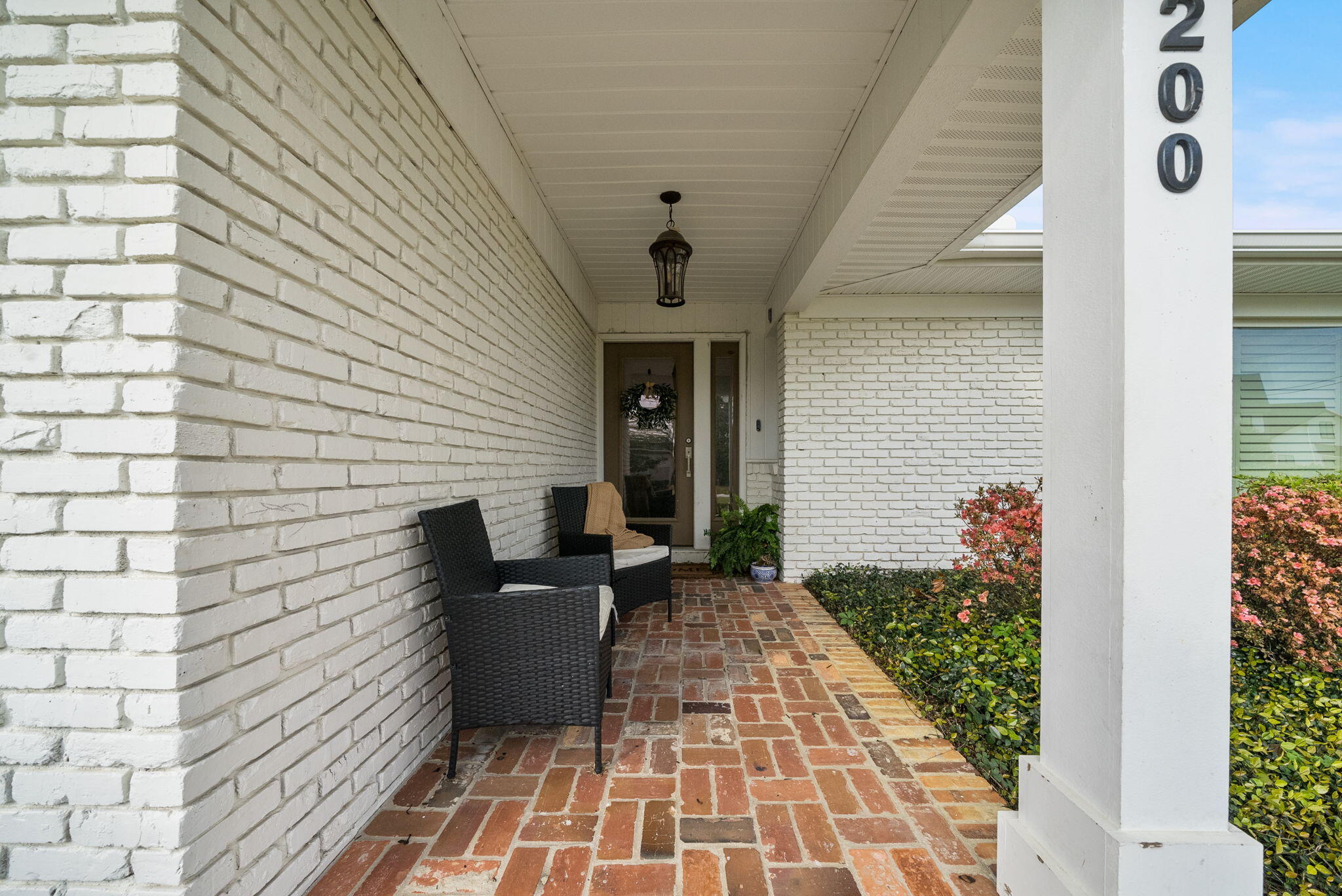 200 Hollis Avenue