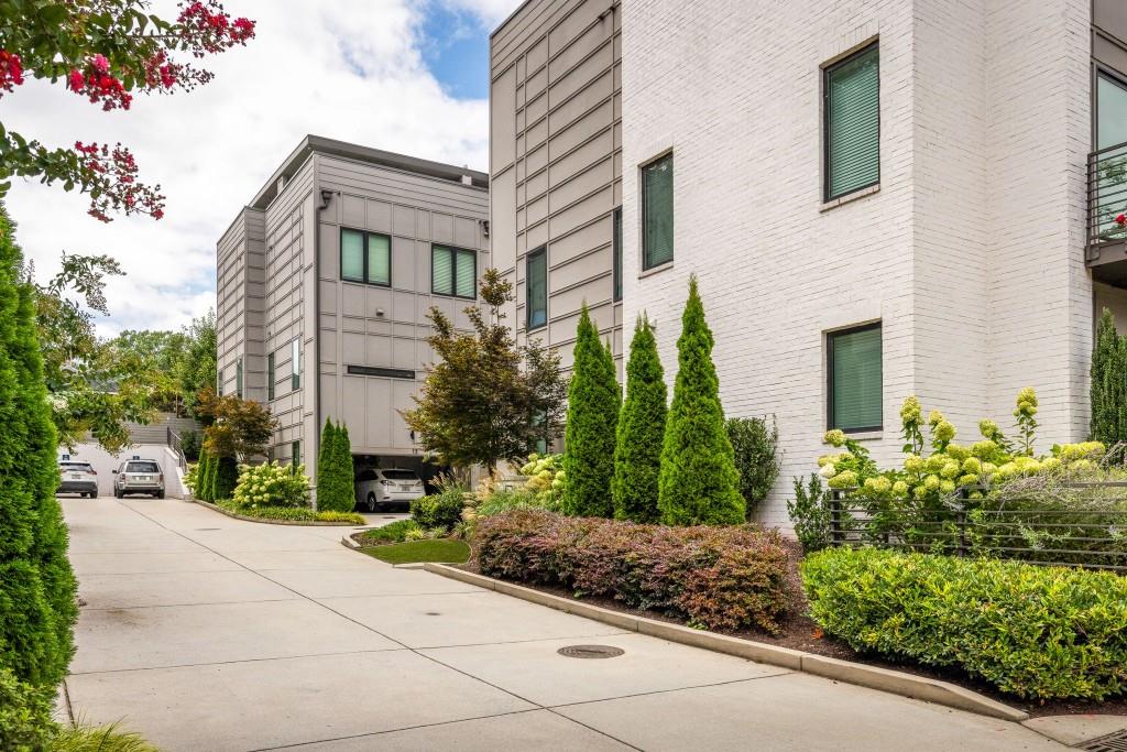 550 N Highland Avenue NE Unit 4