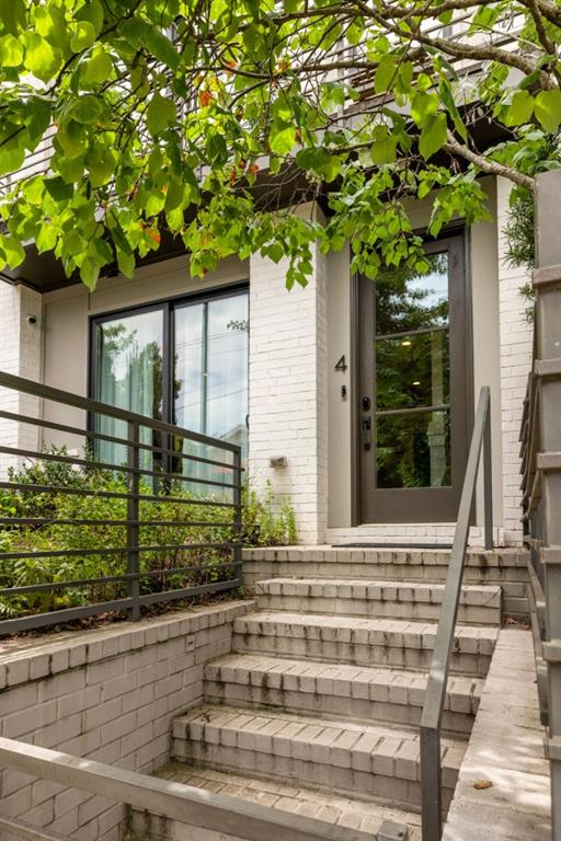 550 N Highland Avenue NE Unit 4