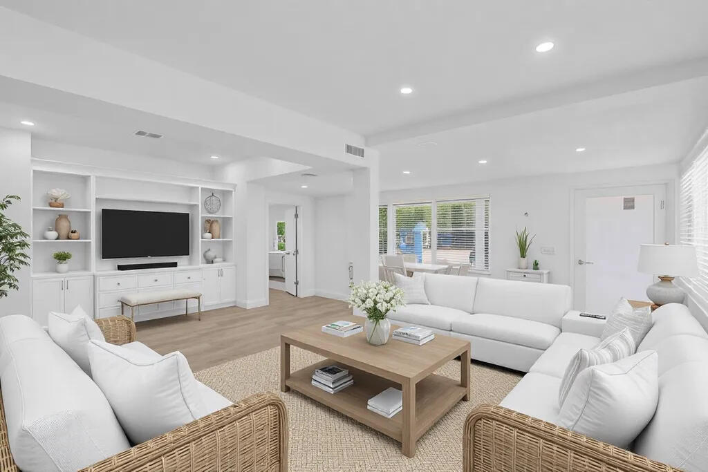 15 Seaside Avenue