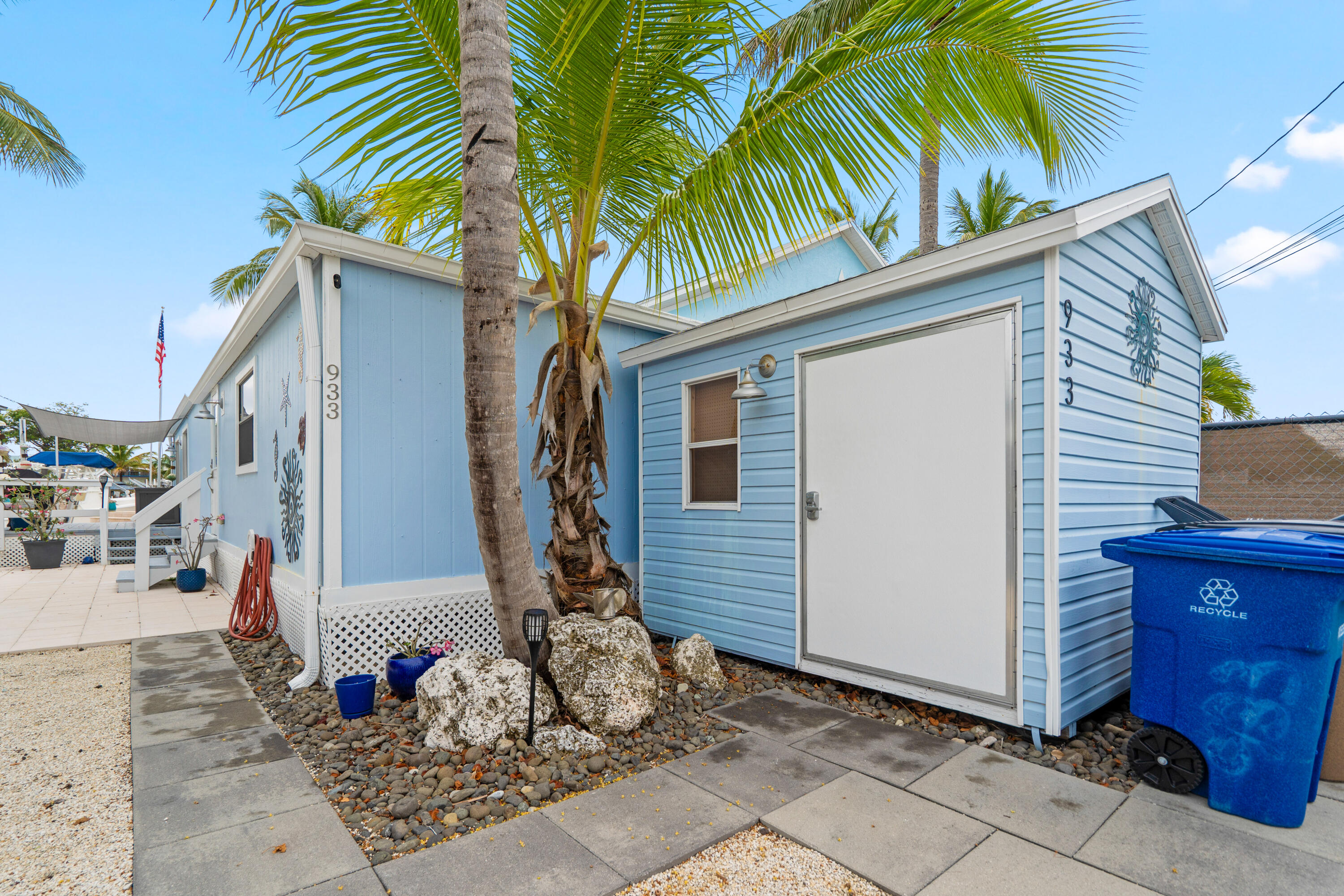 933 Tropical Lane