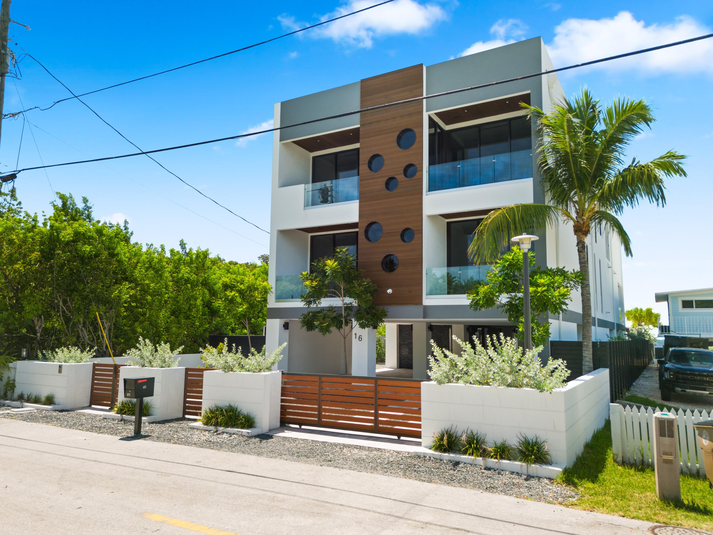 16 Seaside Avenue