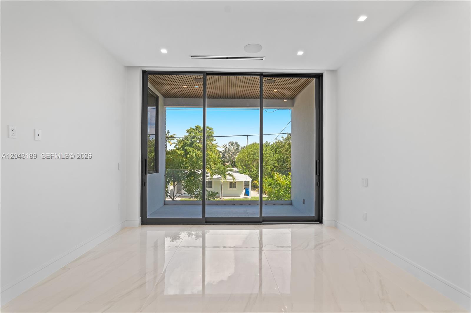16 Seaside Ave