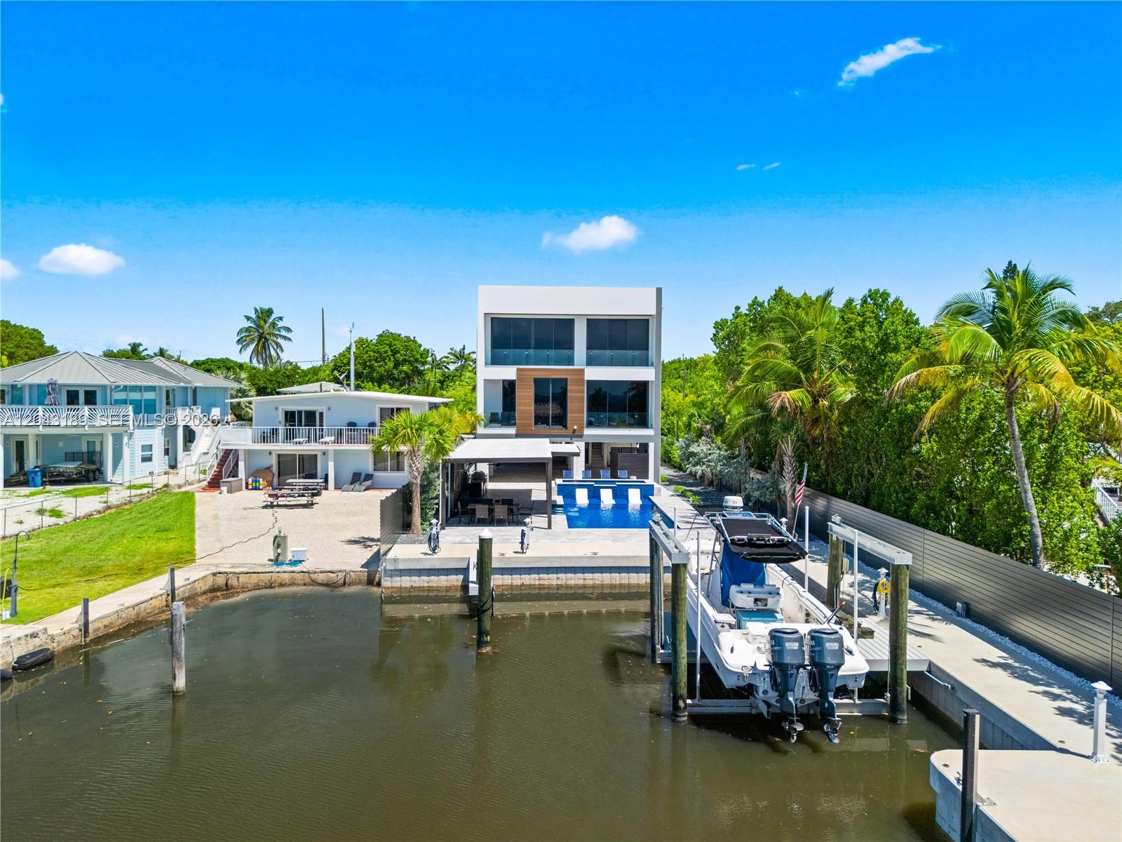 16 Seaside Ave