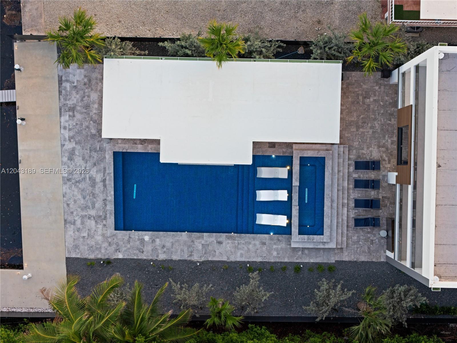 16 Seaside Ave