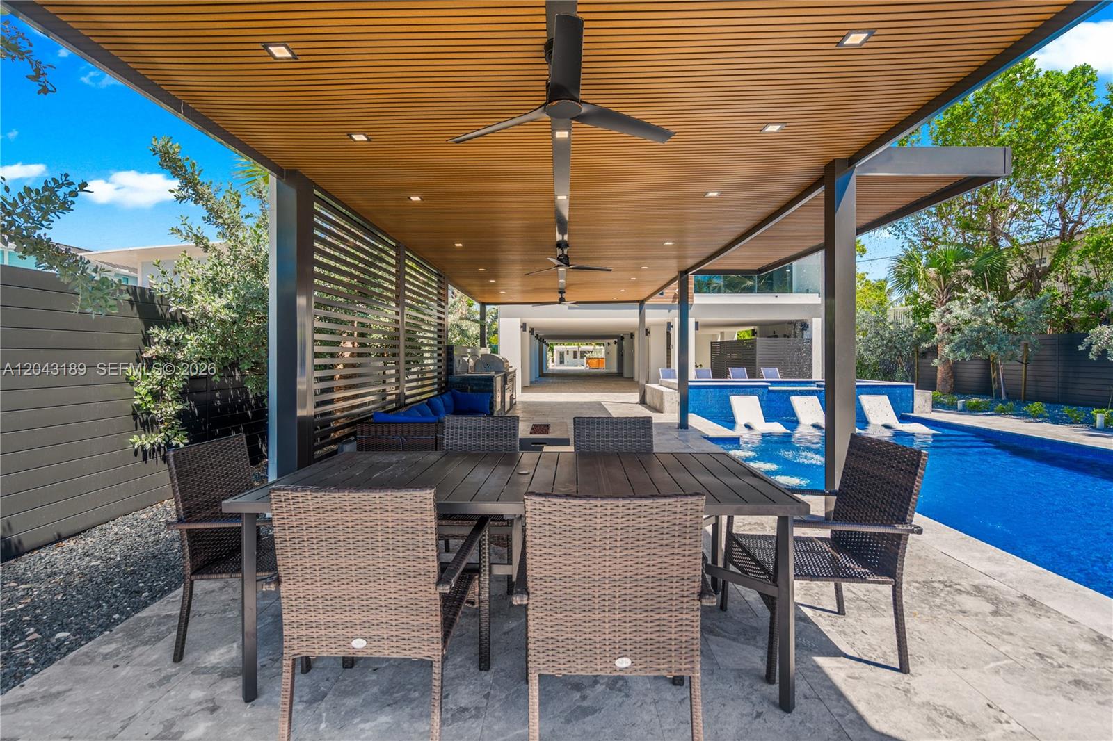 16 Seaside Ave