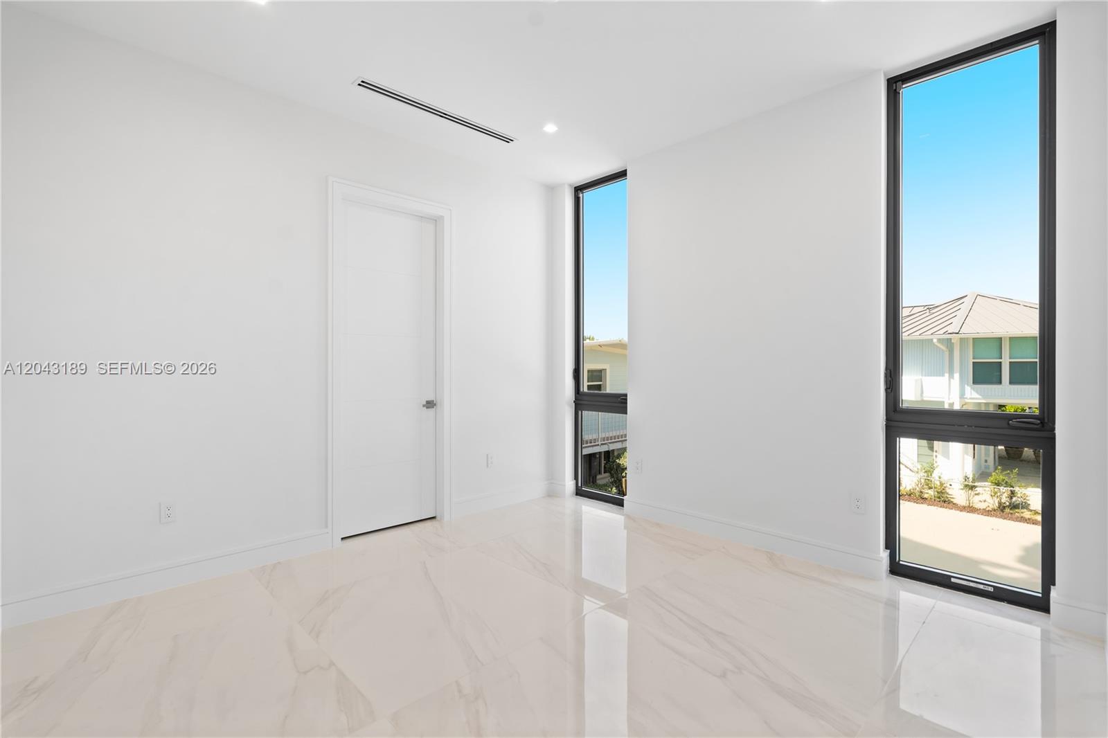 16 Seaside Ave