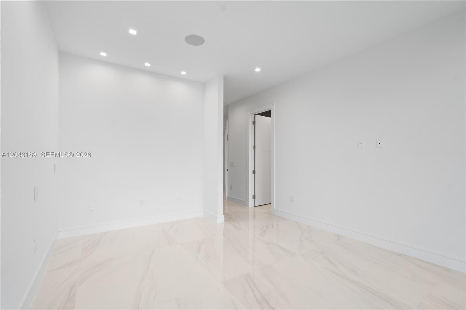 16 Seaside Ave