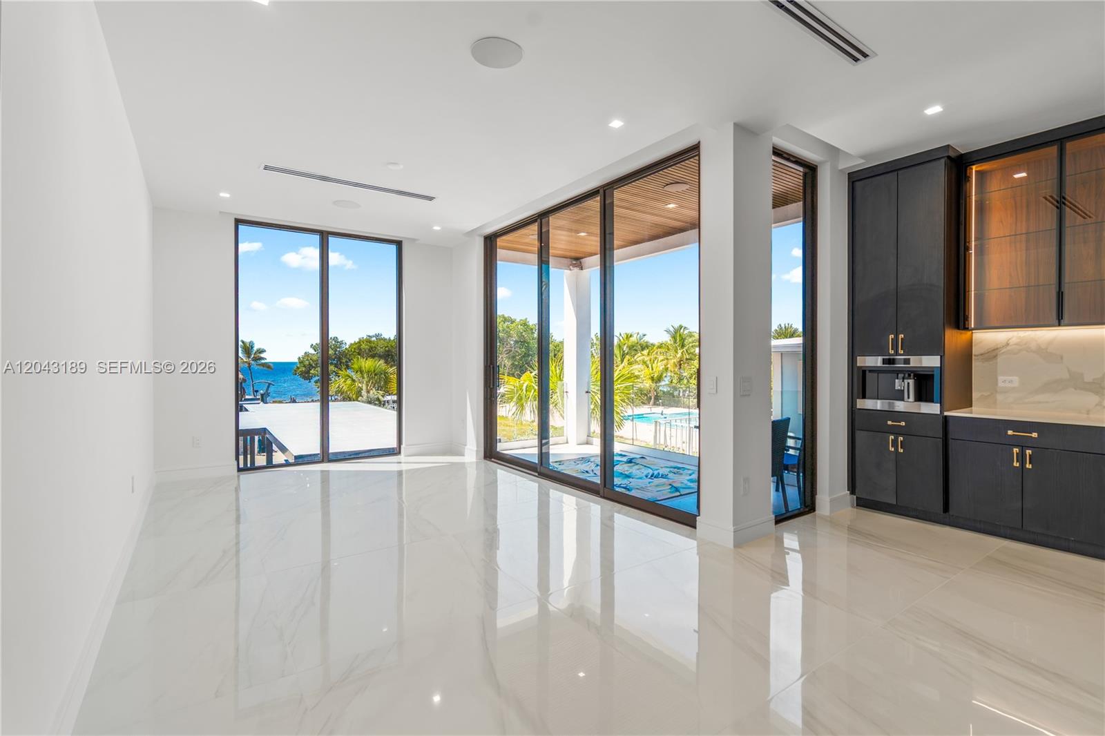 16 Seaside Ave