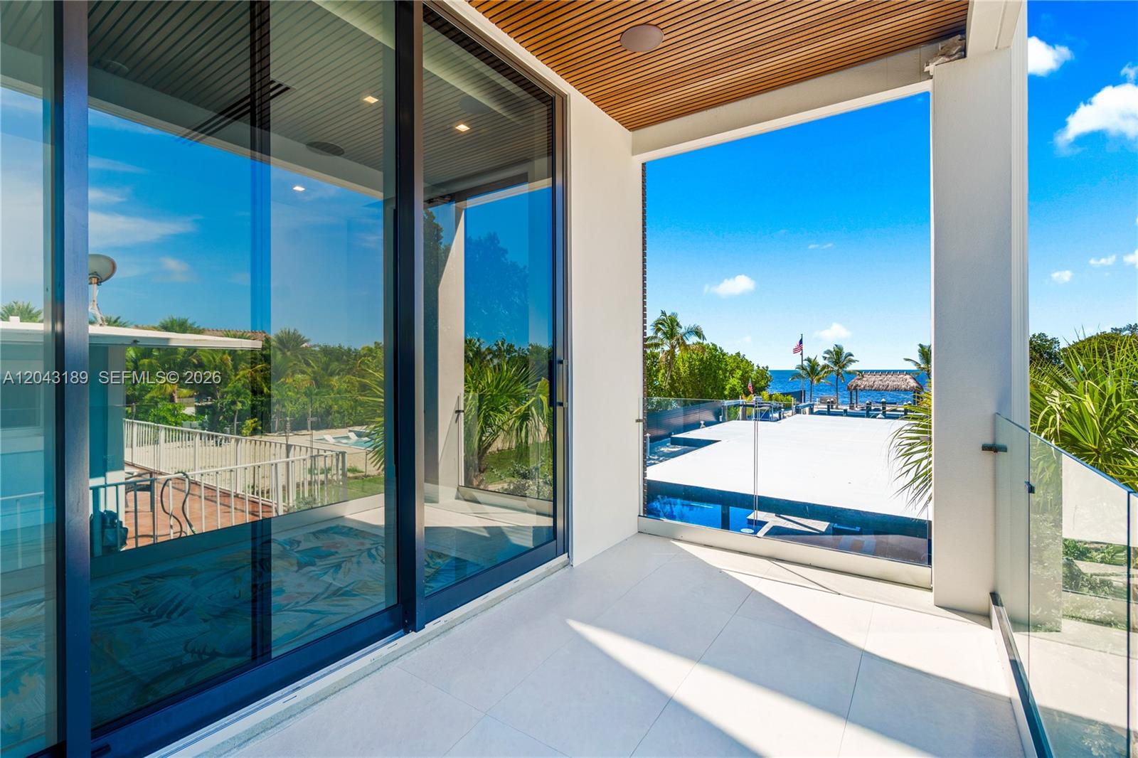 16 Seaside Ave