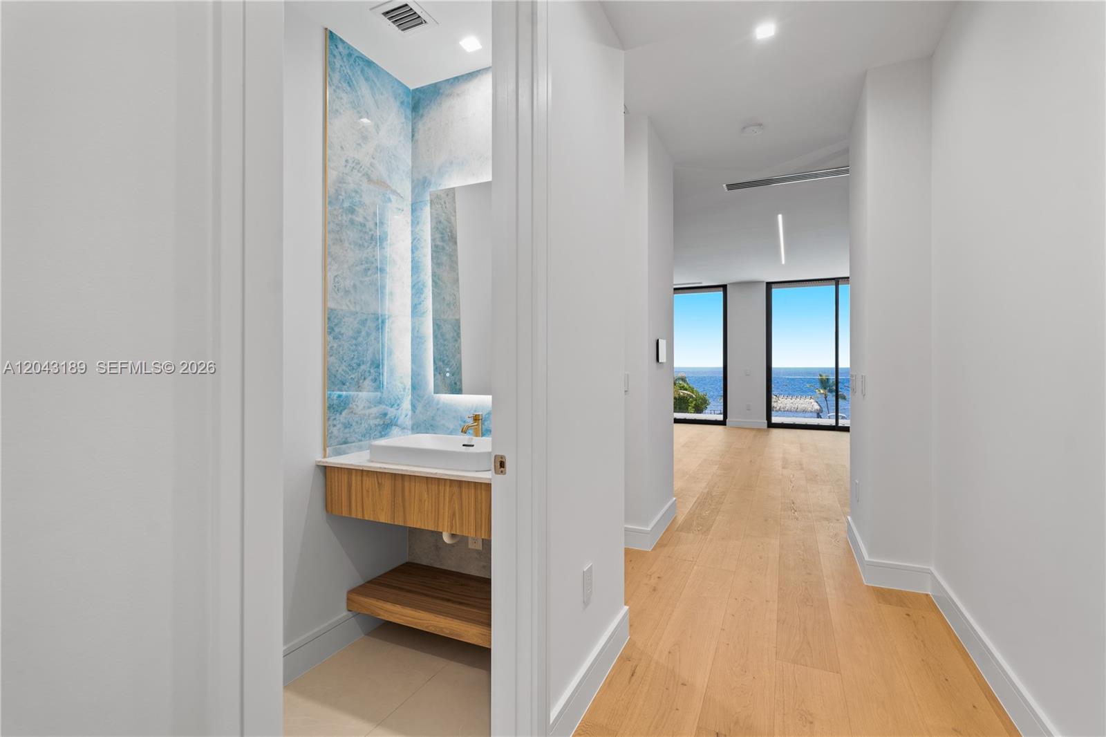 16 Seaside Ave