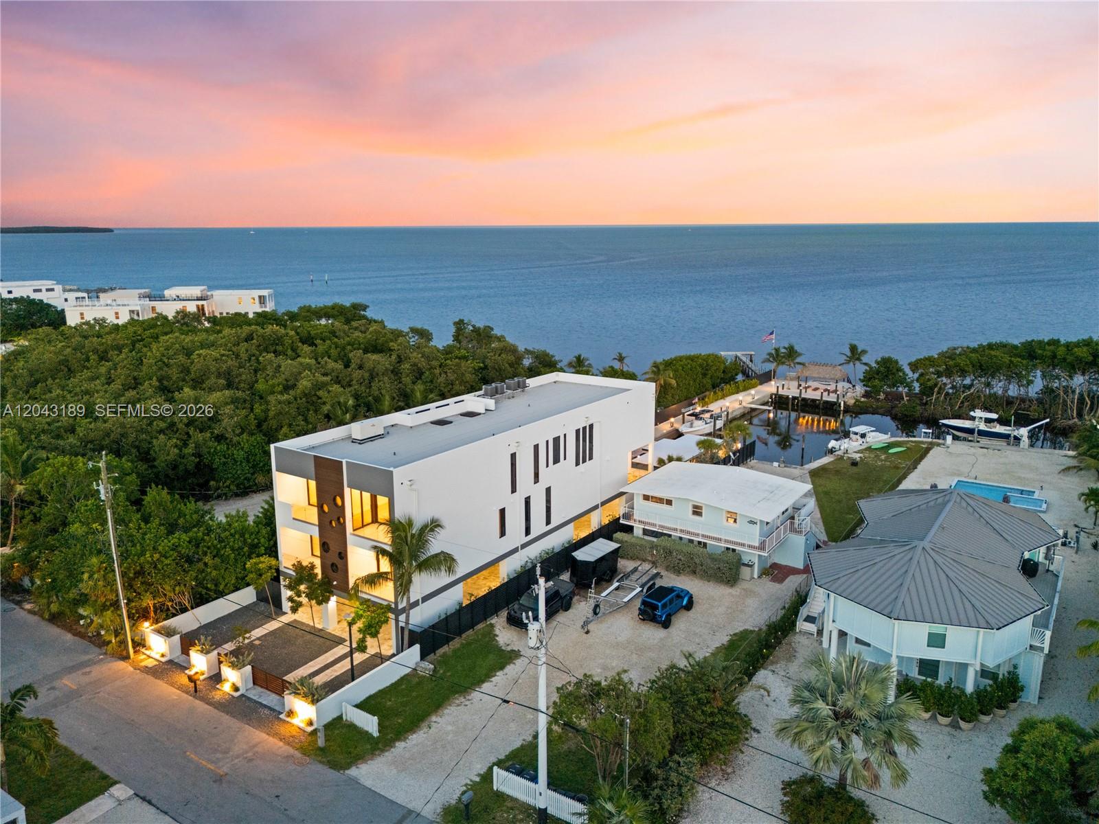 16 Seaside Ave