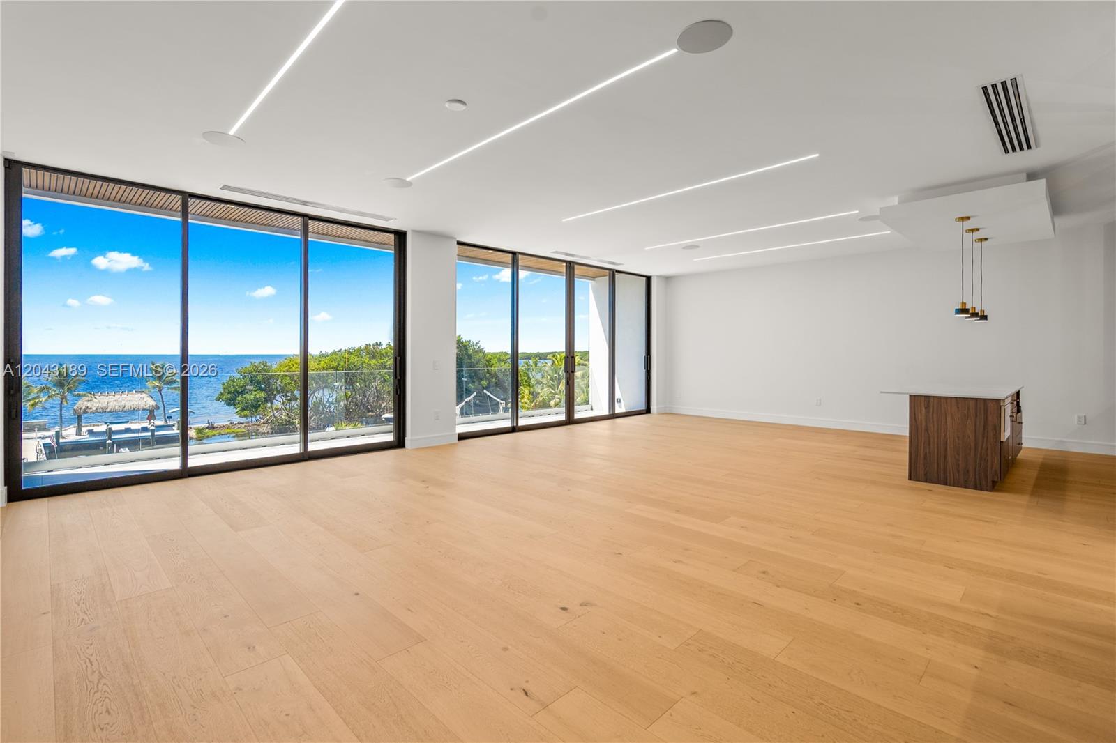 16 Seaside Ave