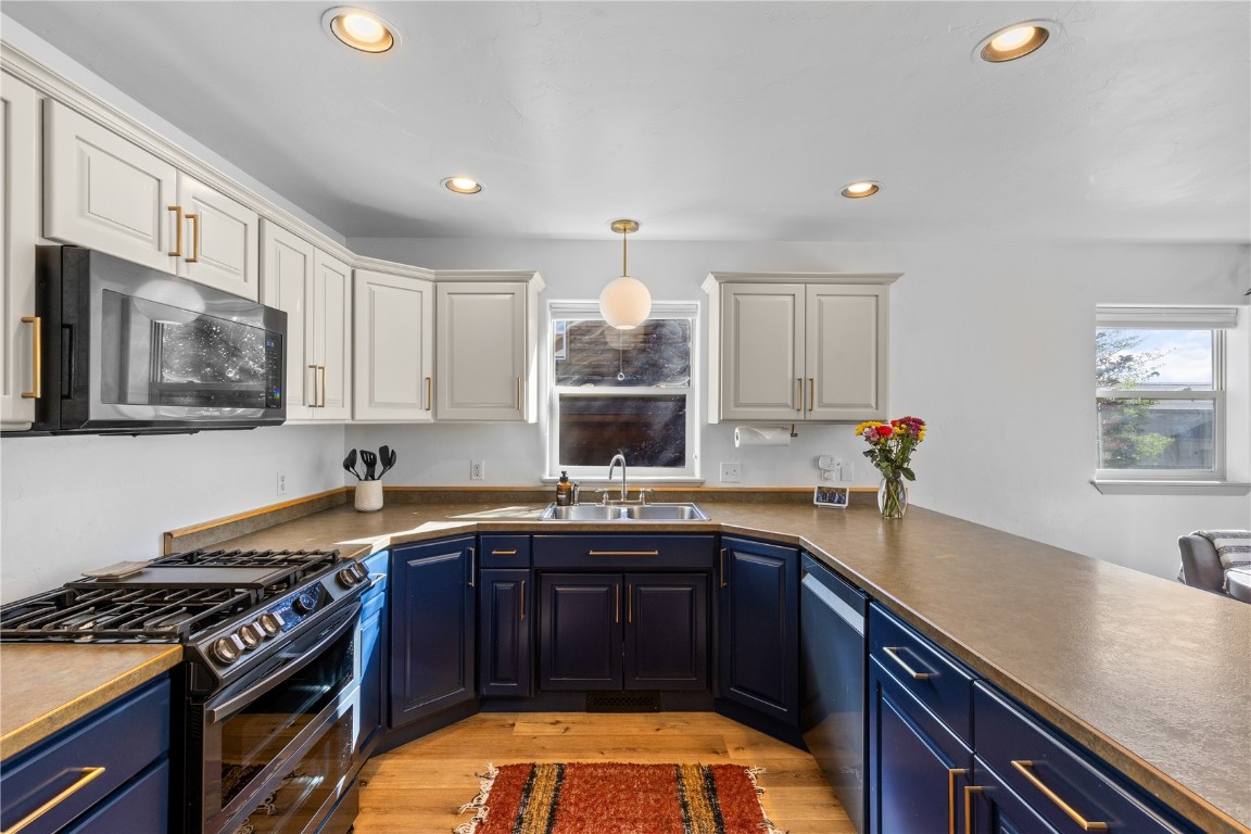 348 Honeysuckle DRIVE