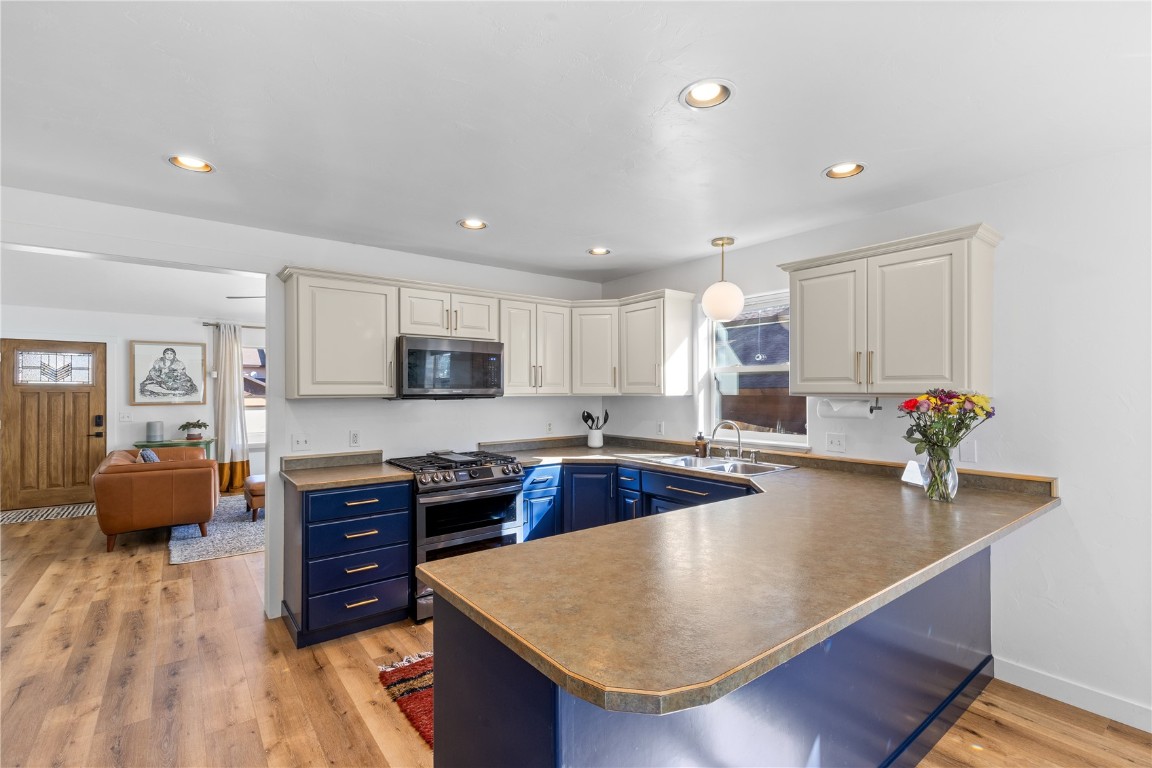 348 Honeysuckle DRIVE