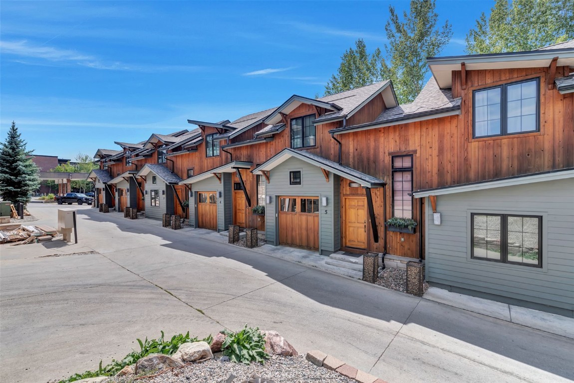45 6th STREET 2
