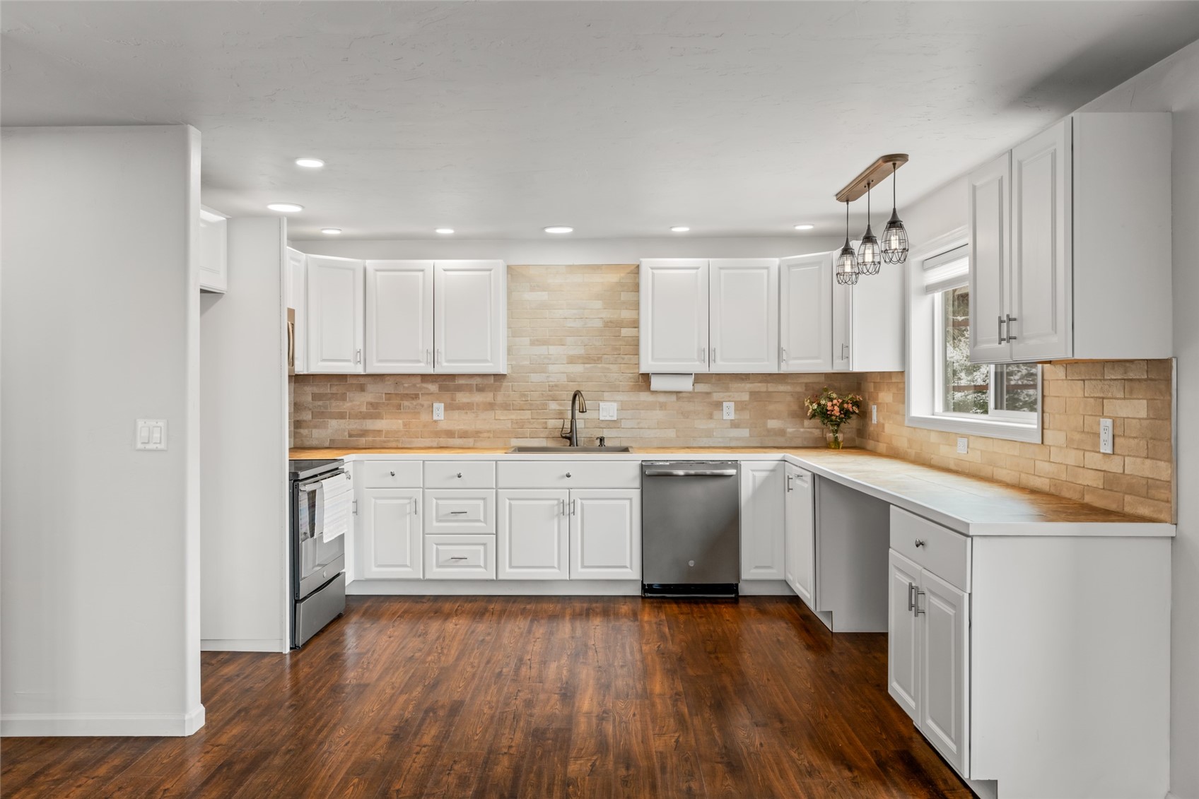 1423 Blake LANE